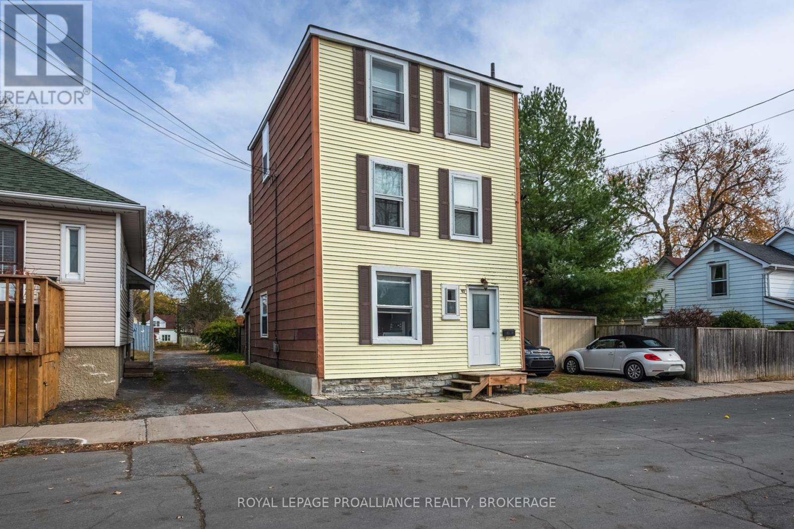 93 Cherry St, Kingston, ON K7K 3W7
