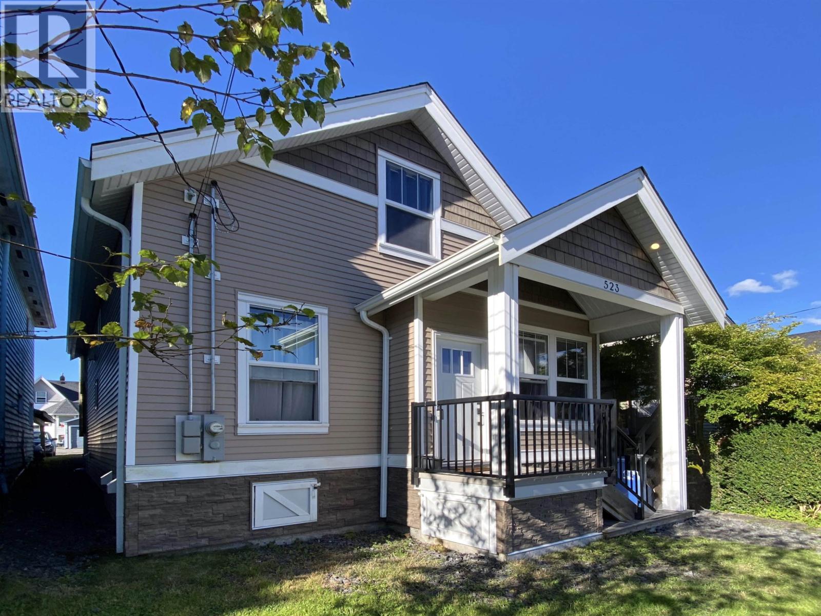 523 E 7th Ave, Prince Rupert, BC V8J 2J4