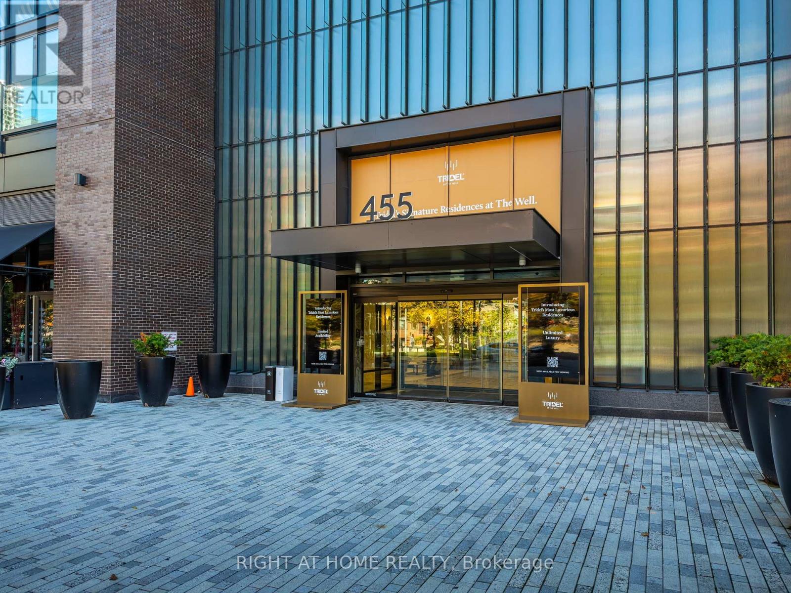 301 455 Wellington St W, Toronto Waterfront Communities, ON M5V 0V8