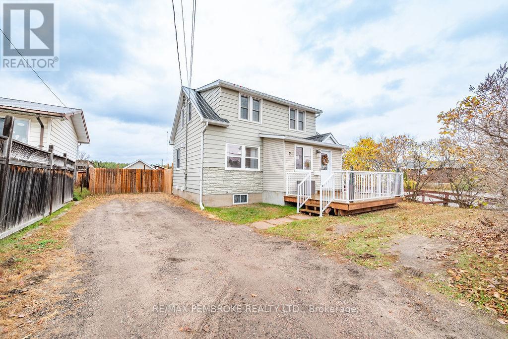3245 Petawawa Blvd, Petawawa, ON K8H 1X8