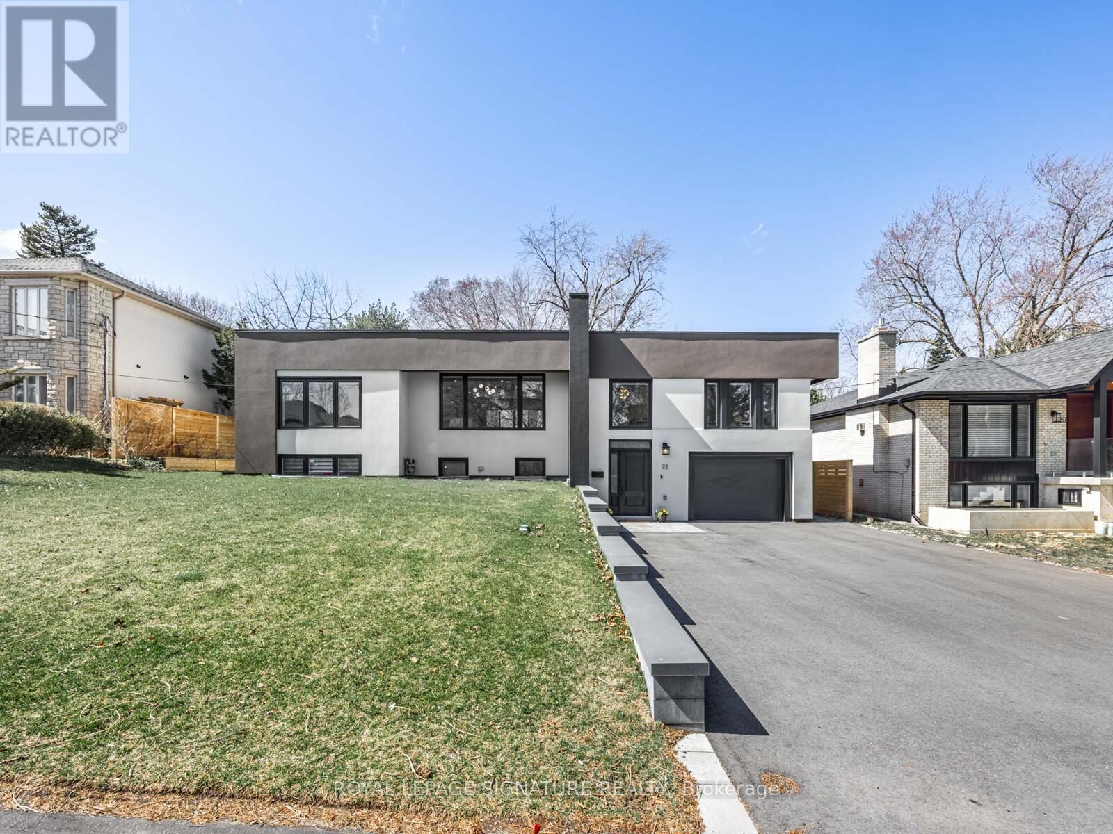 22 Yorkleigh Ave, Toronto, ON M9P 1Y4