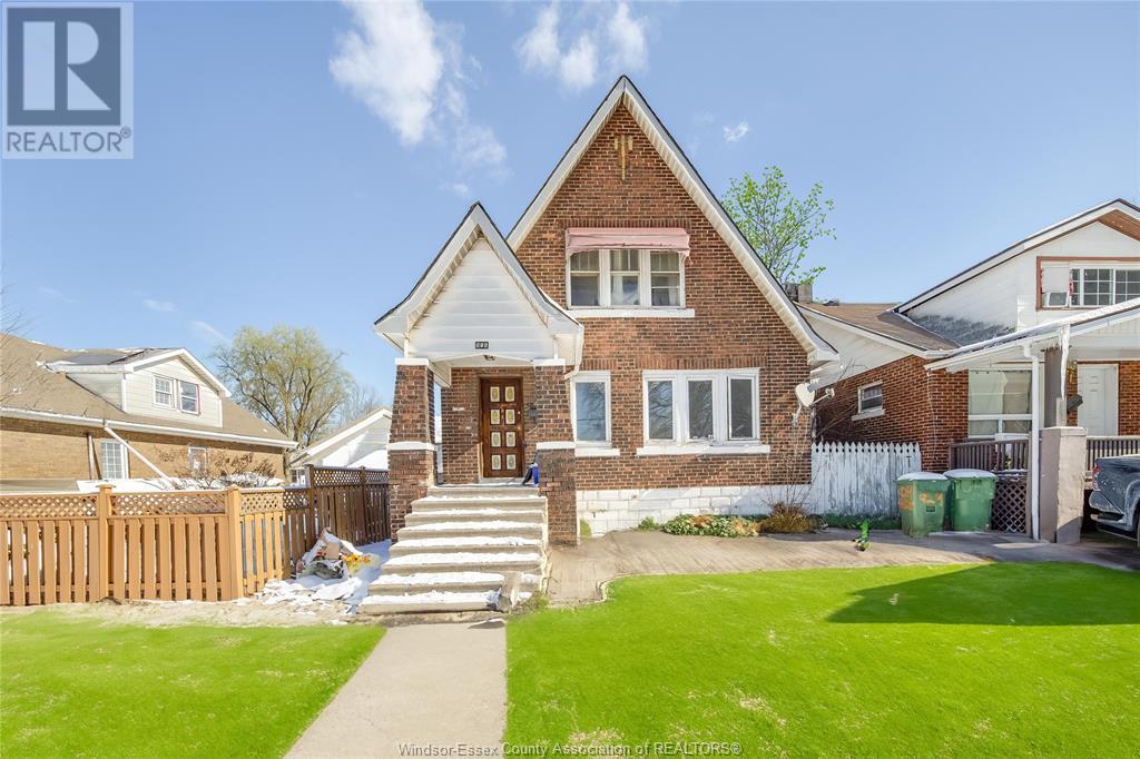 916 Felix Ave, Windsor, ON N9C 3L3
