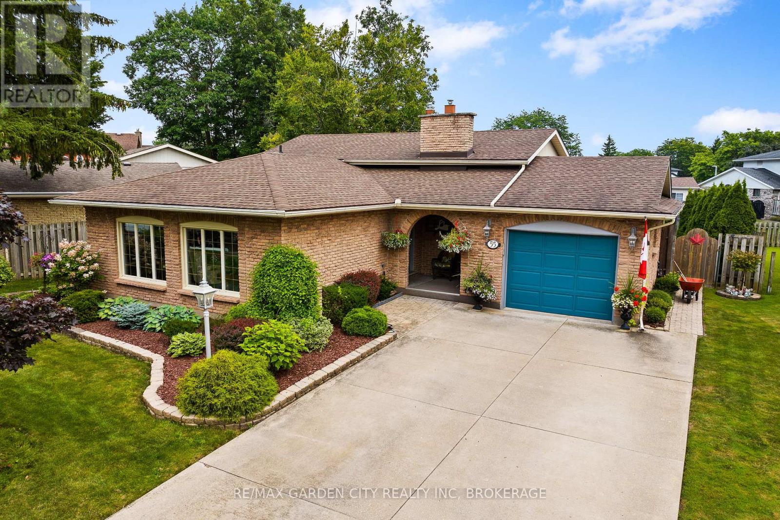 55 Sherwood Forest Trl, Welland, ON L3C 5X7