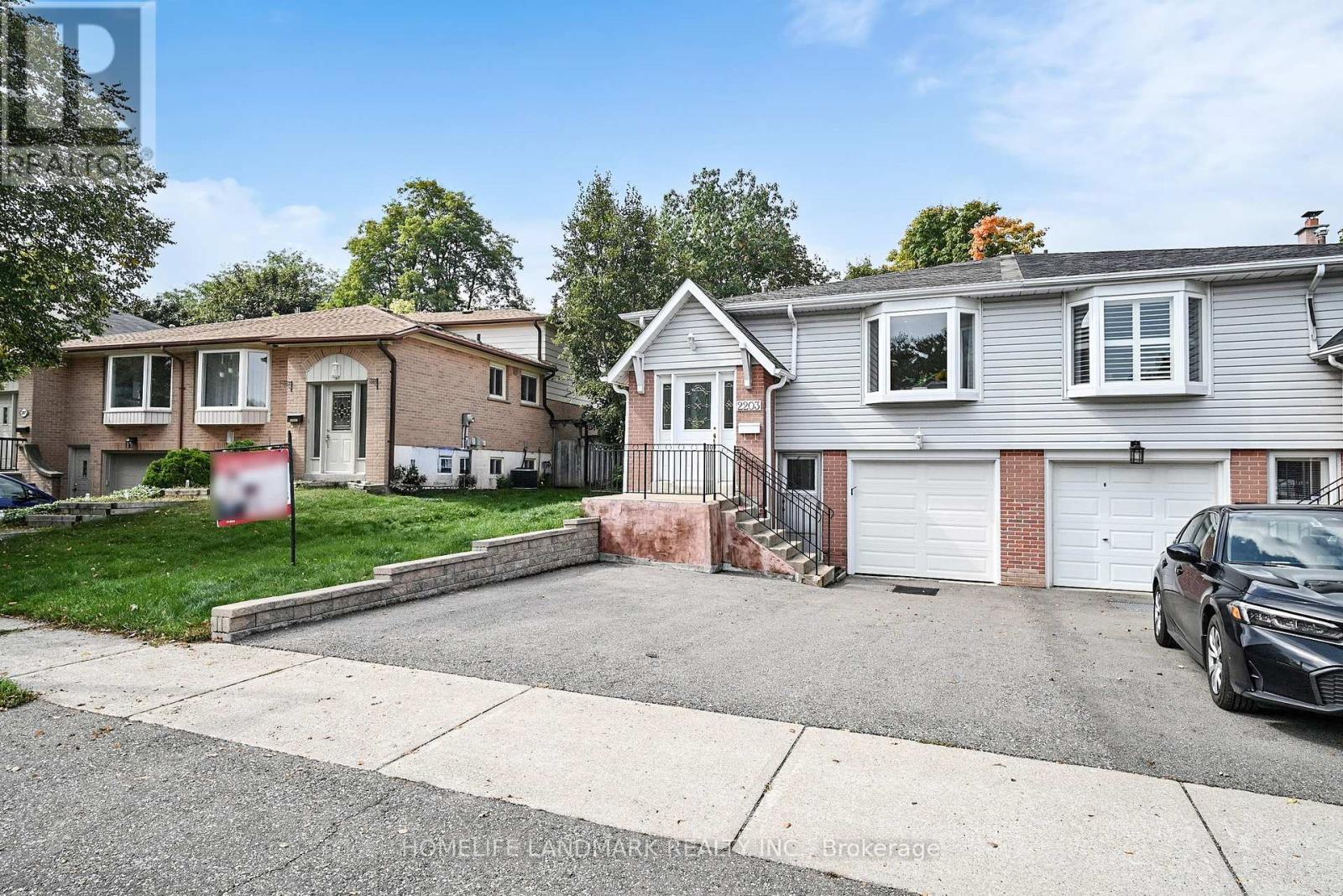 2203 Council Ring Rd, Mississauga, ON L5L 1B6