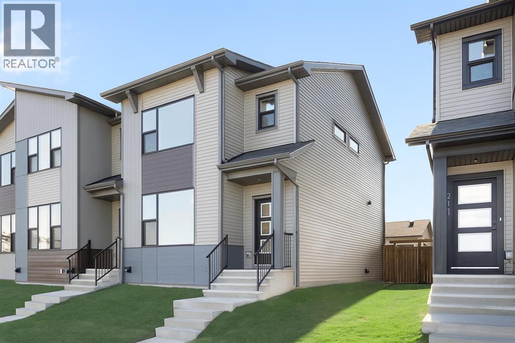 215 Belvedere Ave SE, Calgary, AB T2A 8A1