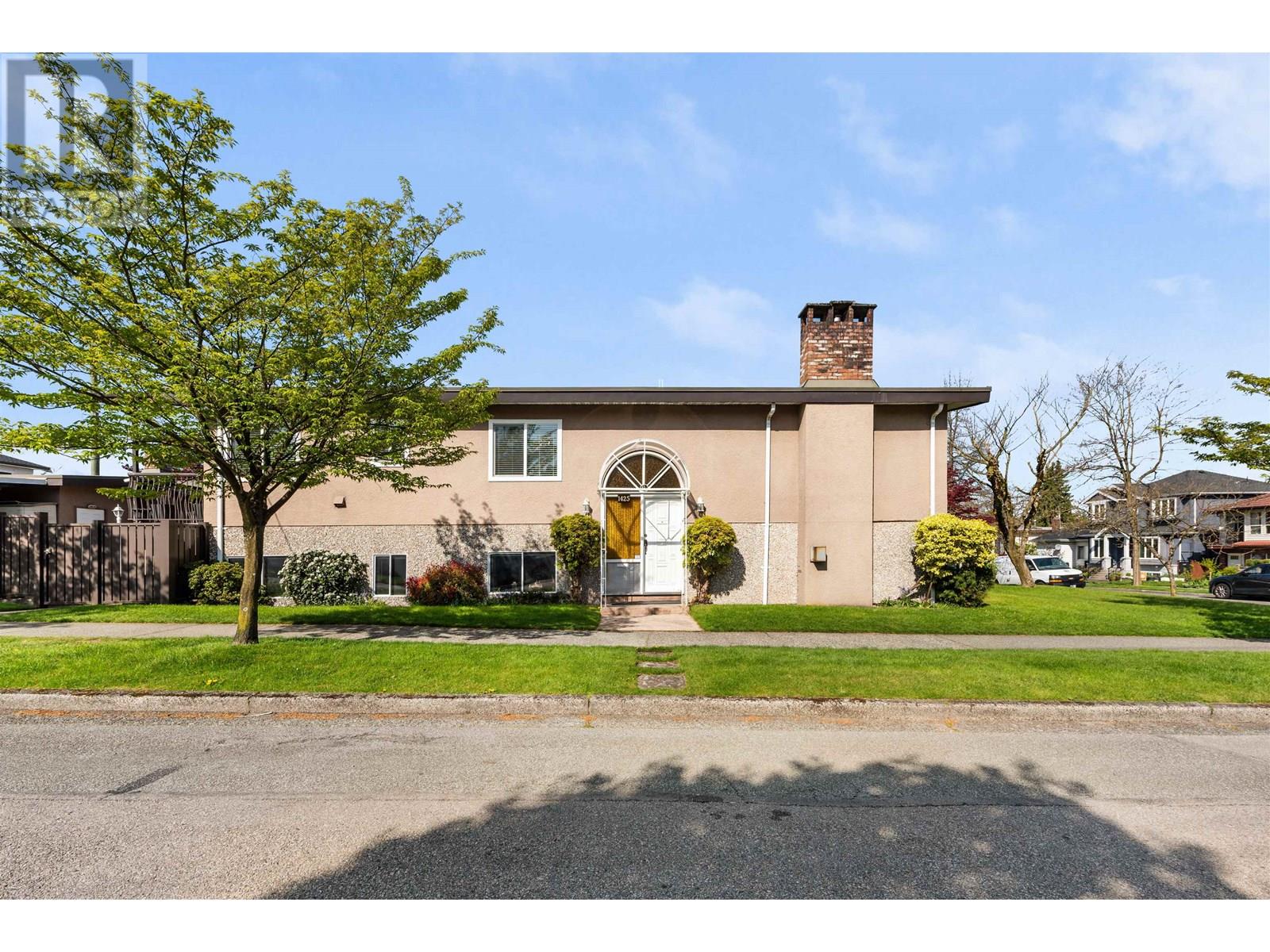 1425 Slocan St, Vancouver, BC V5K 4X5
