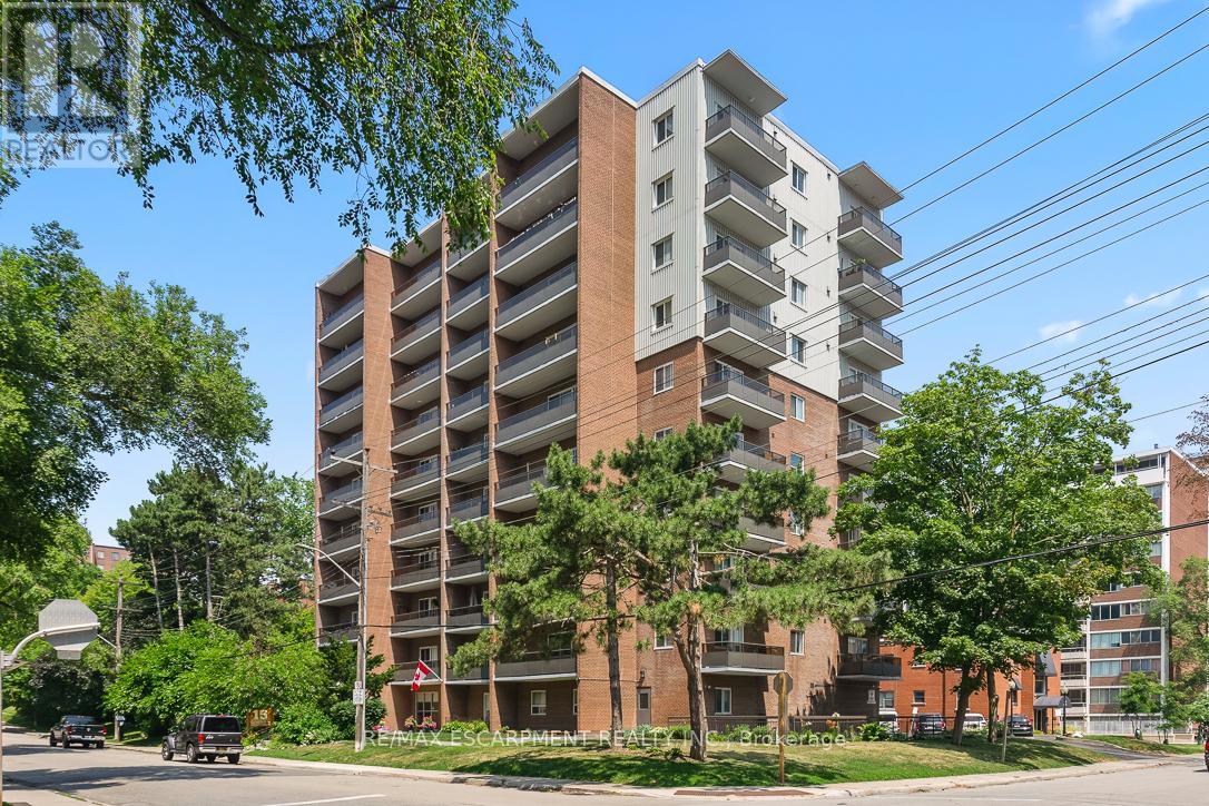 805 15 Elizabeth St, Mississauga, ON L5G 2Z3