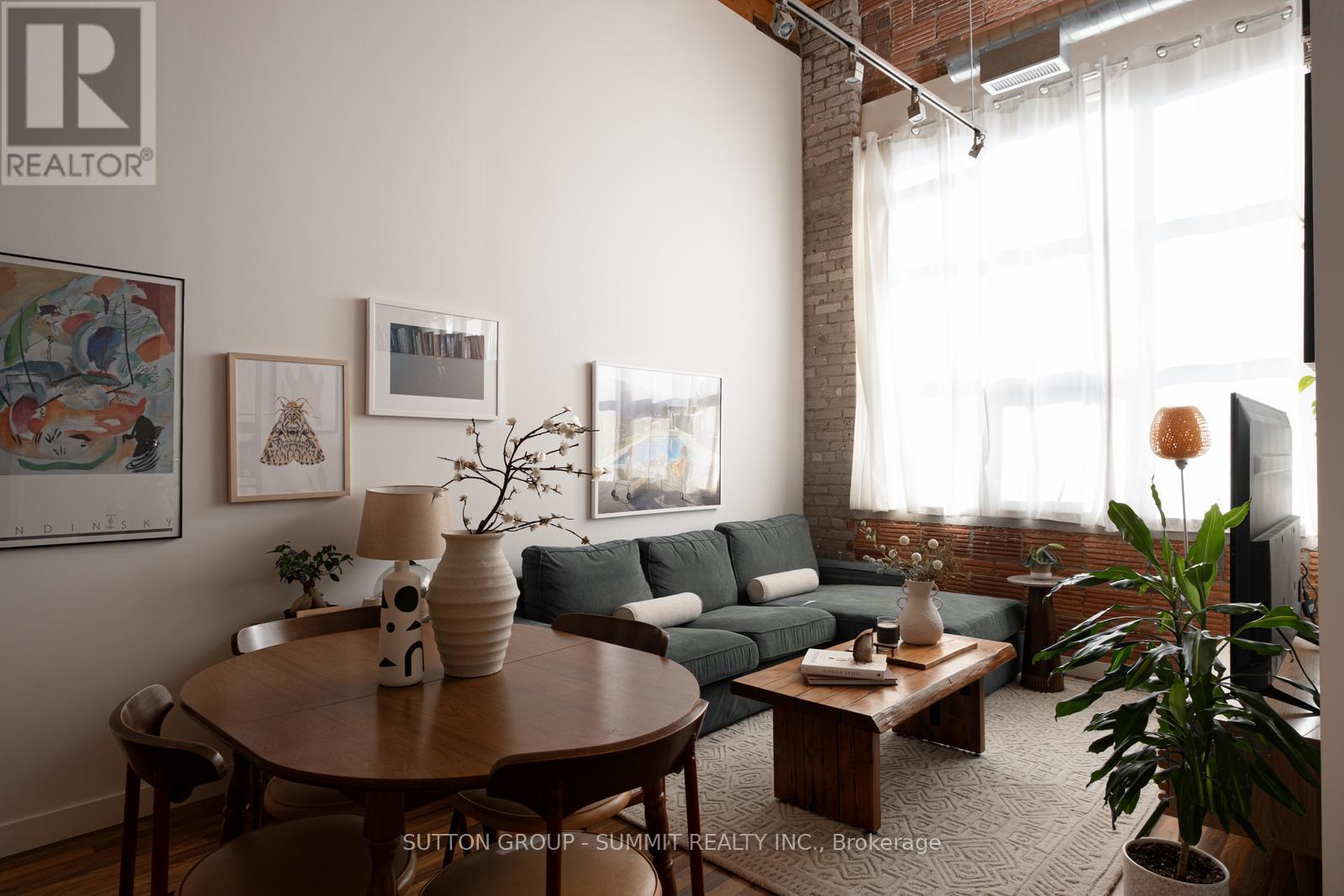 2154 Dundas St W Ph5 St, Toronto, ON M6R 1X3