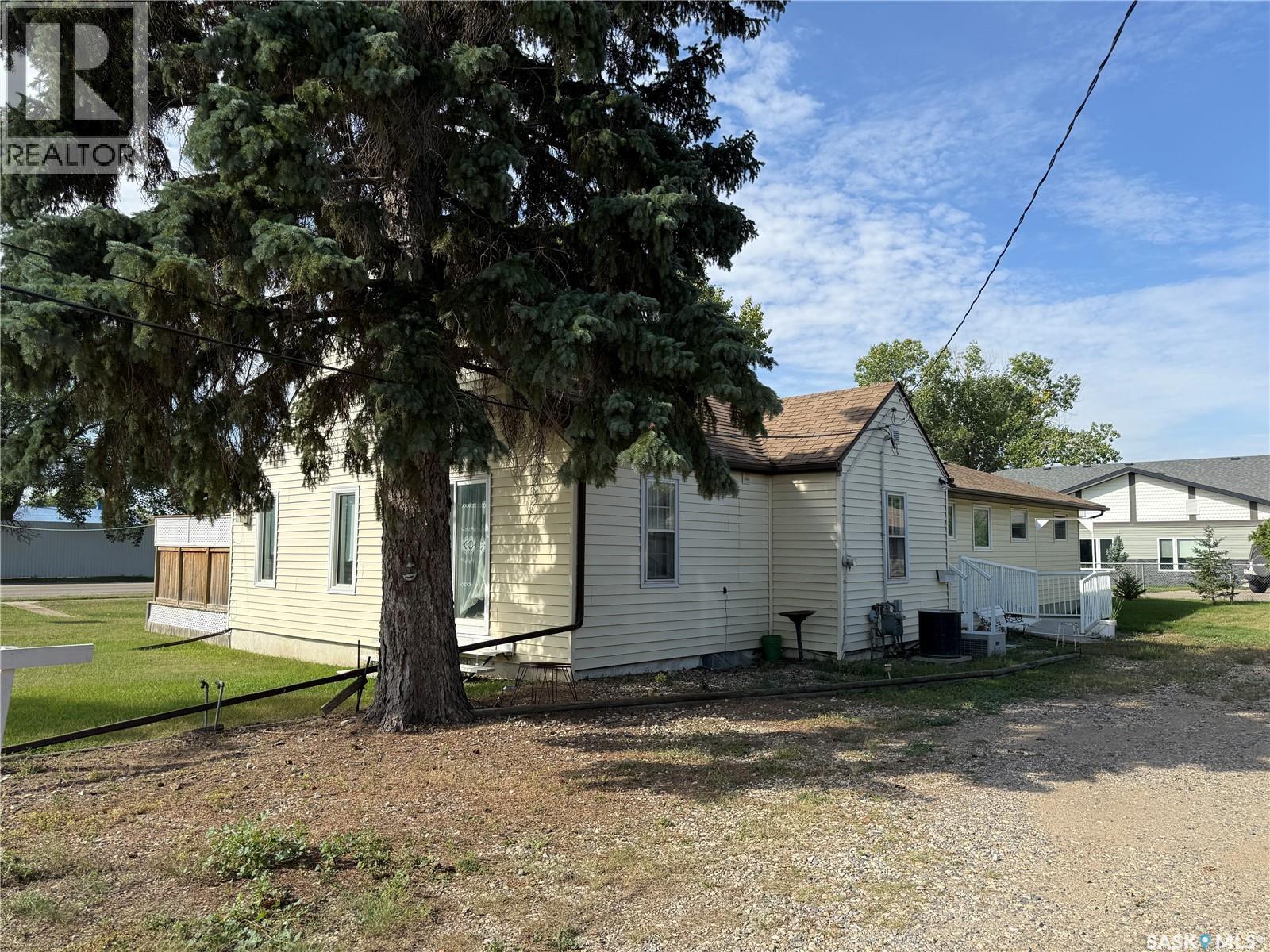 705 1 Avenue Northwest, Weyburn, SK S4H 1P4