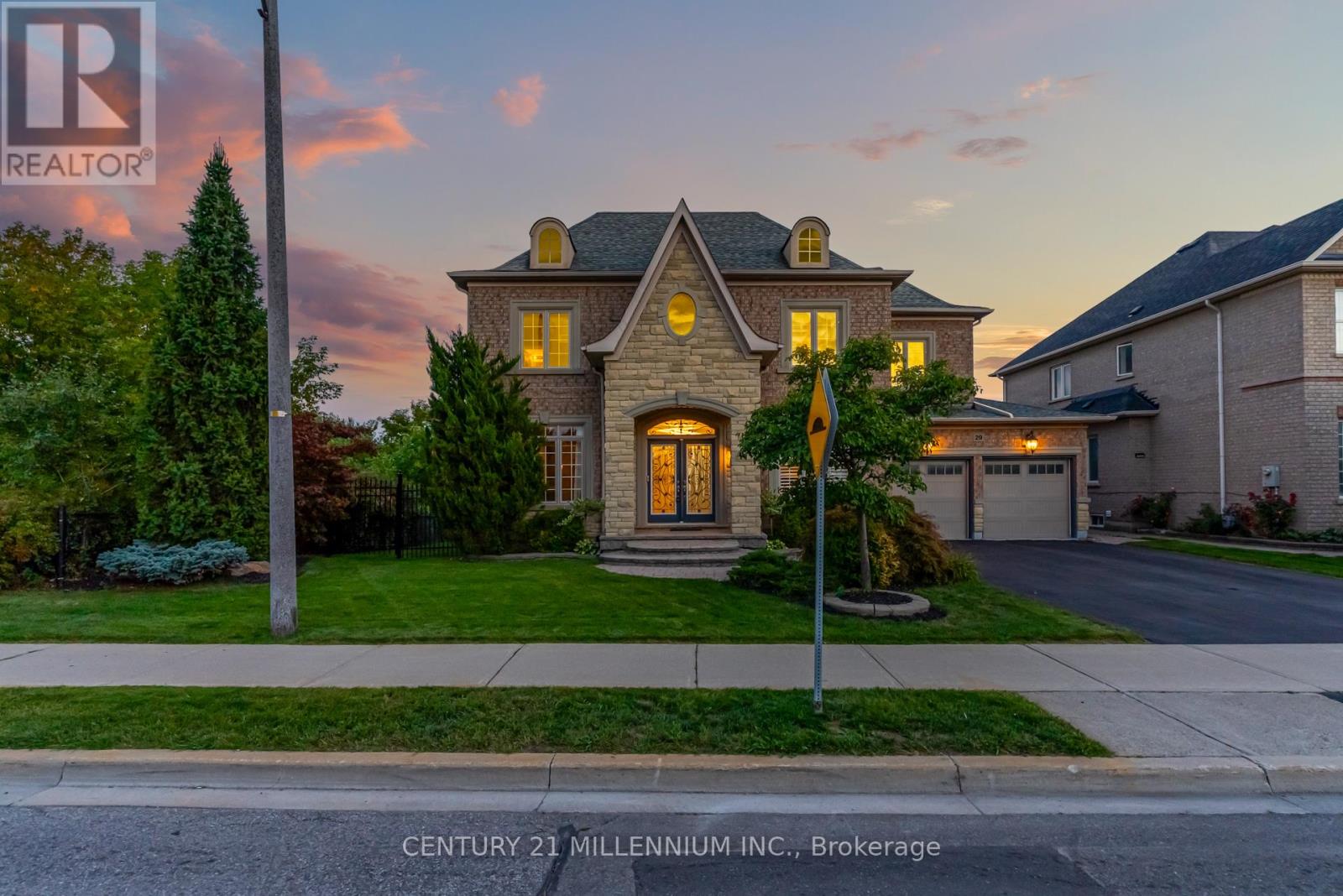 29 Eiffel Blvd, Brampton, ON L6P 1W3