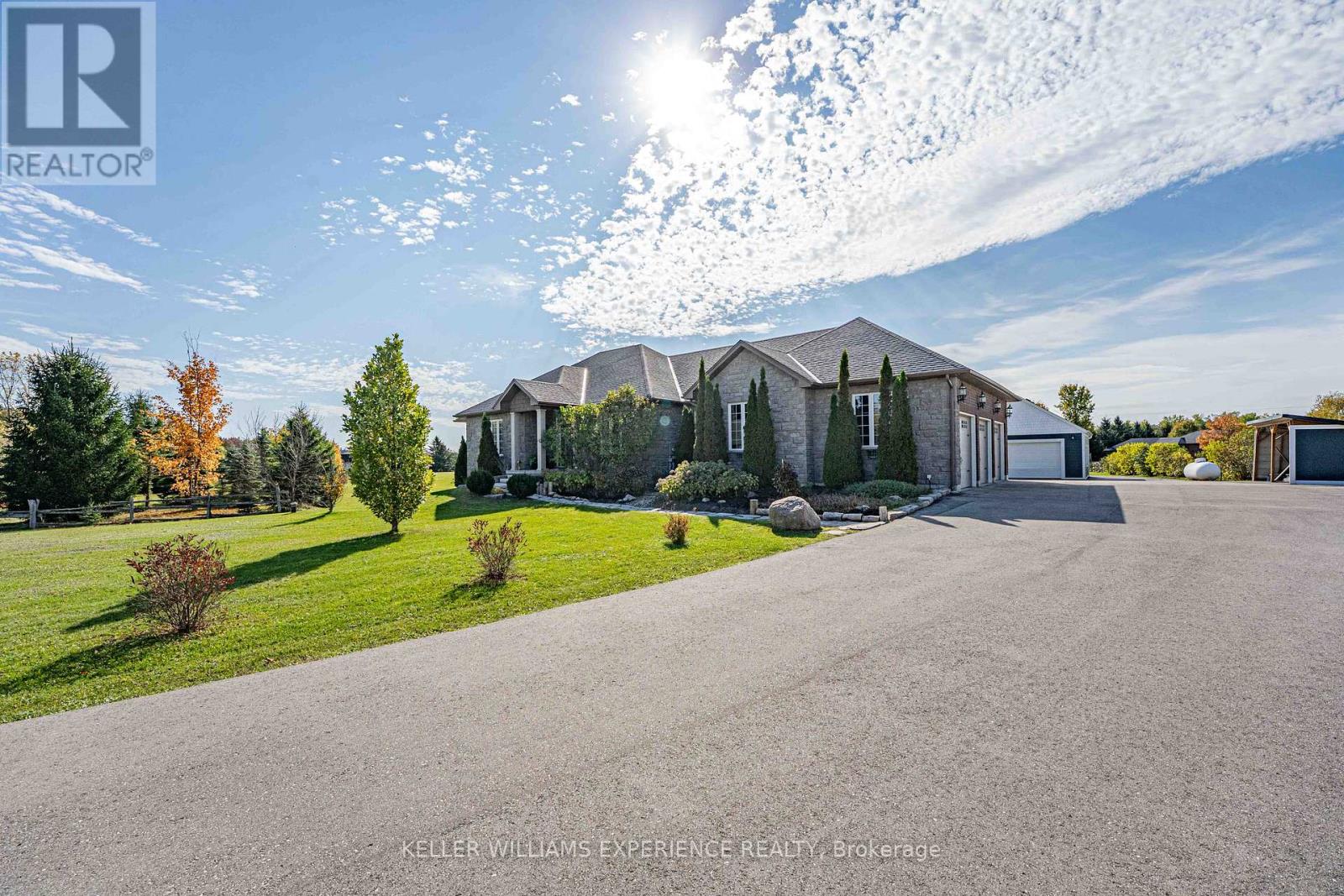 2 Harry Parker Pl, Adjala-Tosorontio, ON L0M 1J0