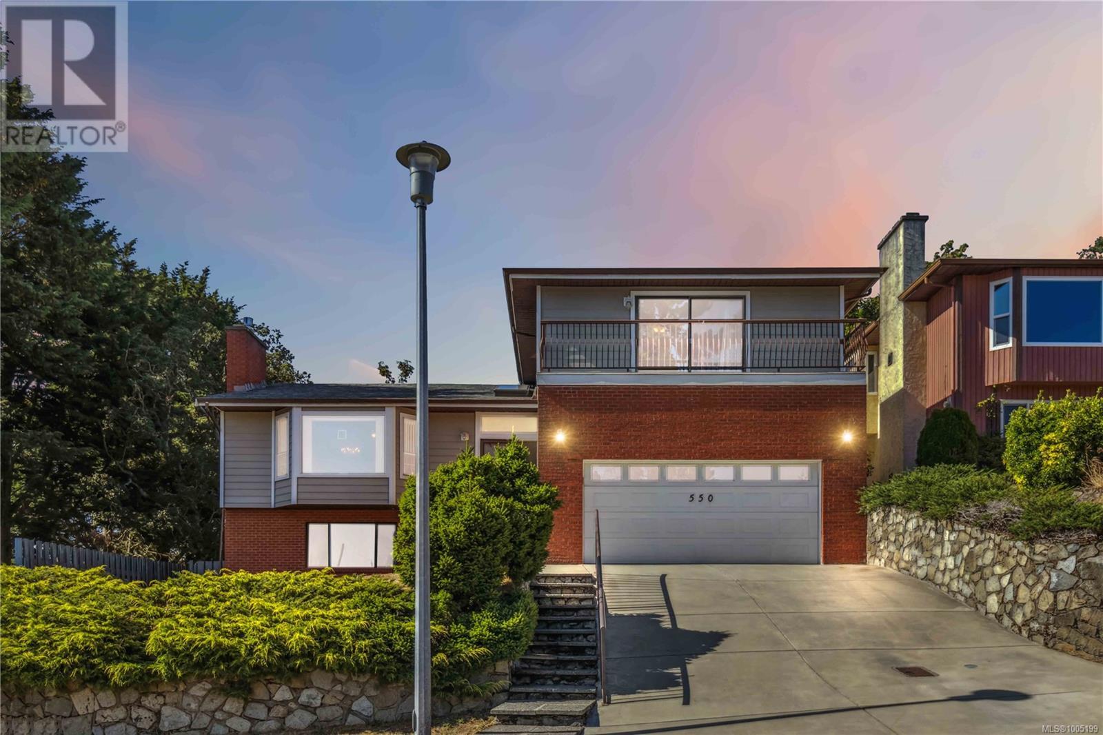 550 Fermoy Pl, Saanich, BC V8Z 6N2