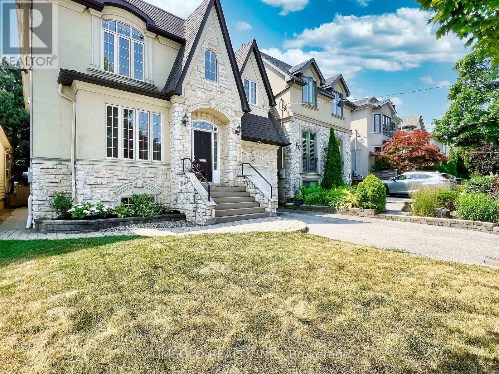 507 Broadway Ave, Toronto, ON M4G 2R7