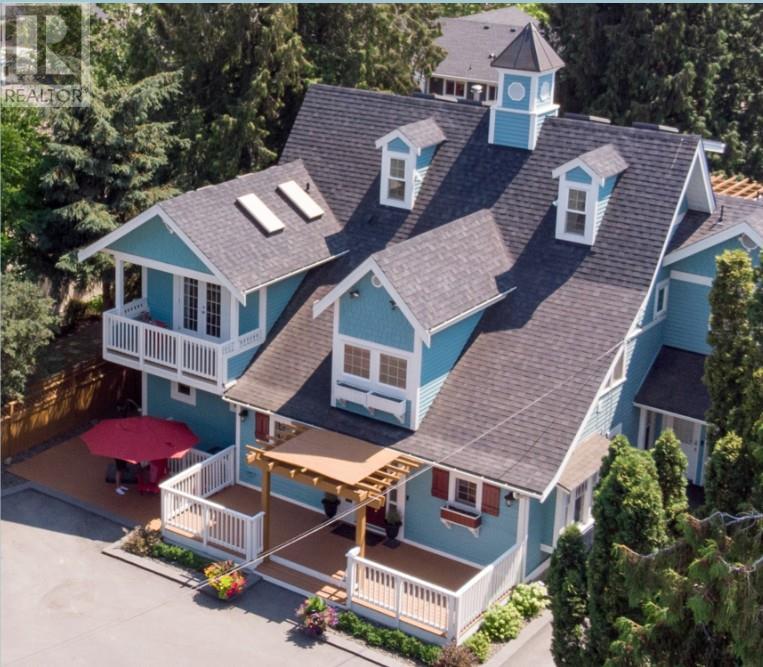 1009 Lawrence Ave, Kelowna, BC V1Y 6M3