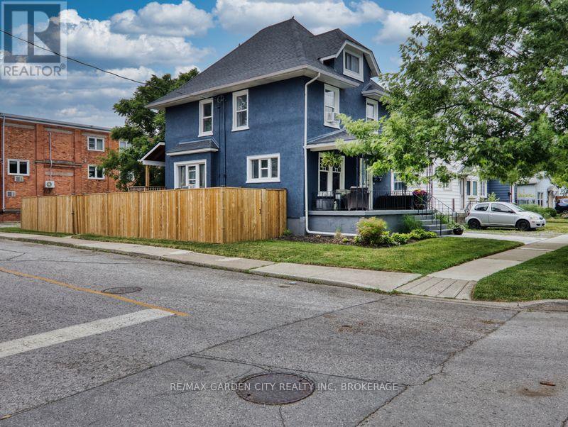 63 Thomas St, St. Catharines, ON L2R 6M3