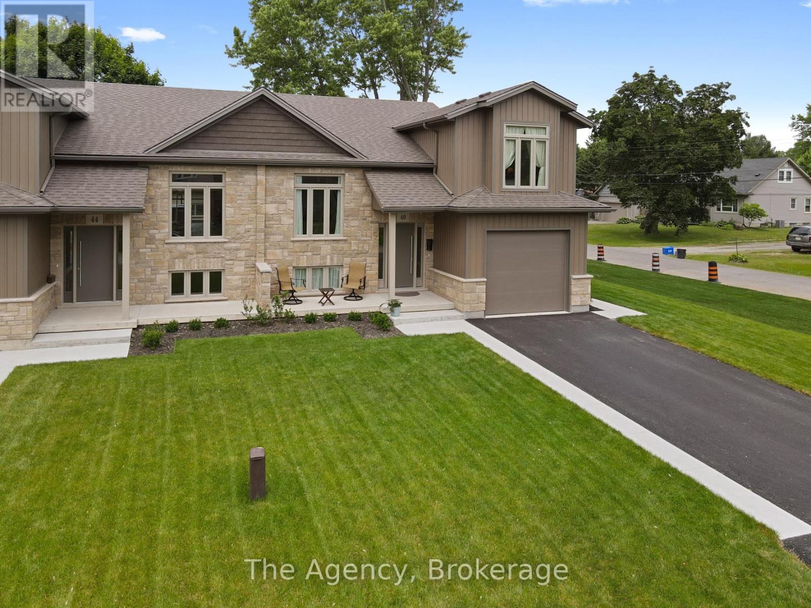 40 Topham Blvd, Welland, ON L3C 3G2