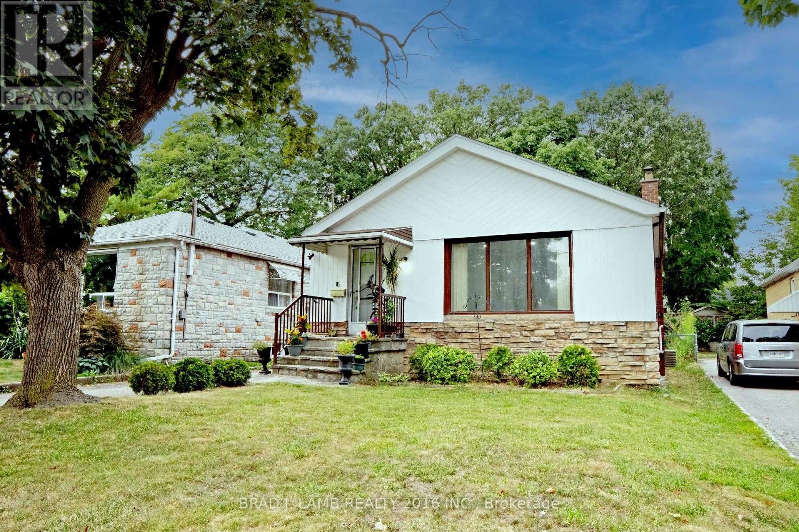 42 Lynnford Dr, Toronto, ON M9B 1H7