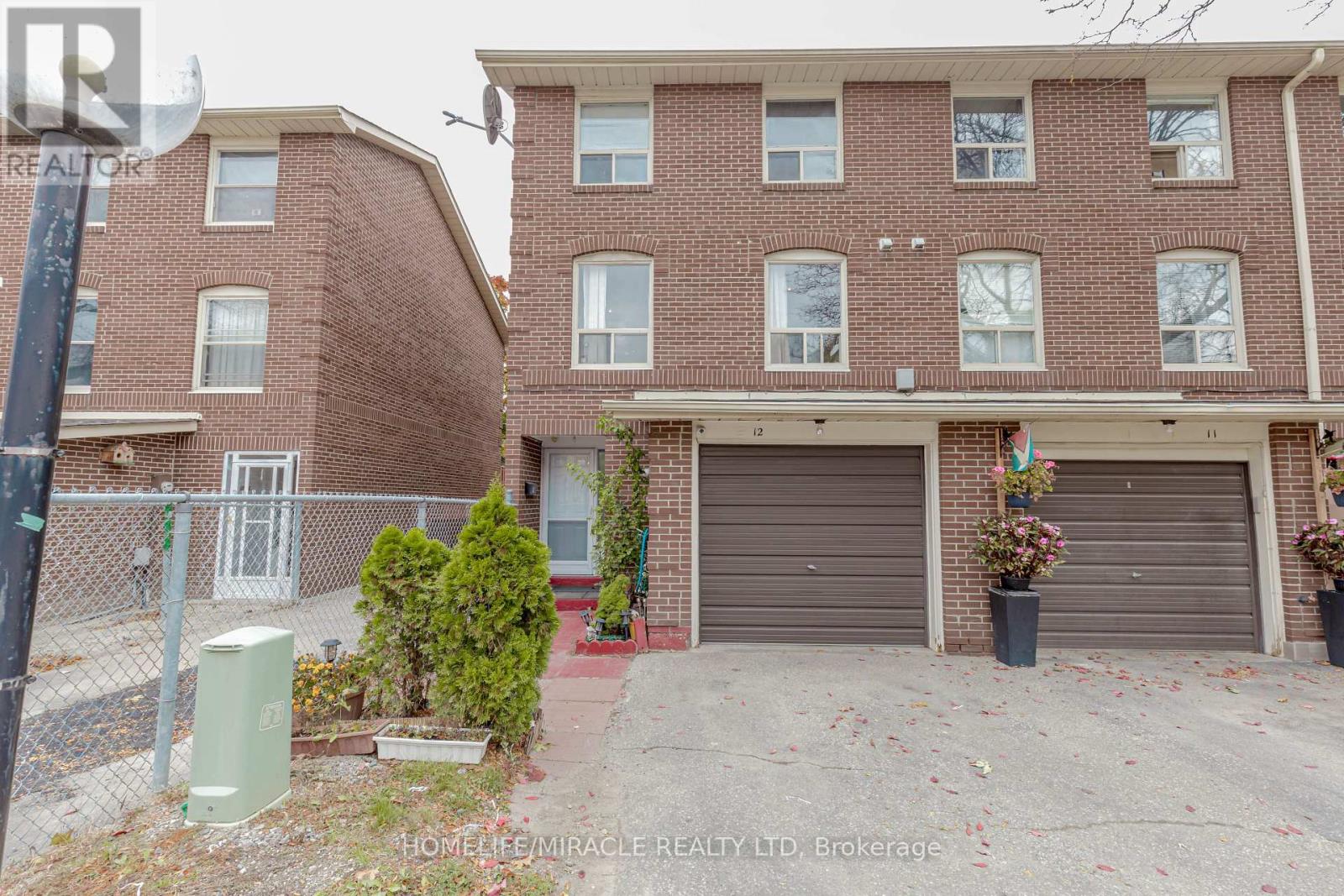 12 12 Eden Park Dr, Brampton, ON L6T 2E6