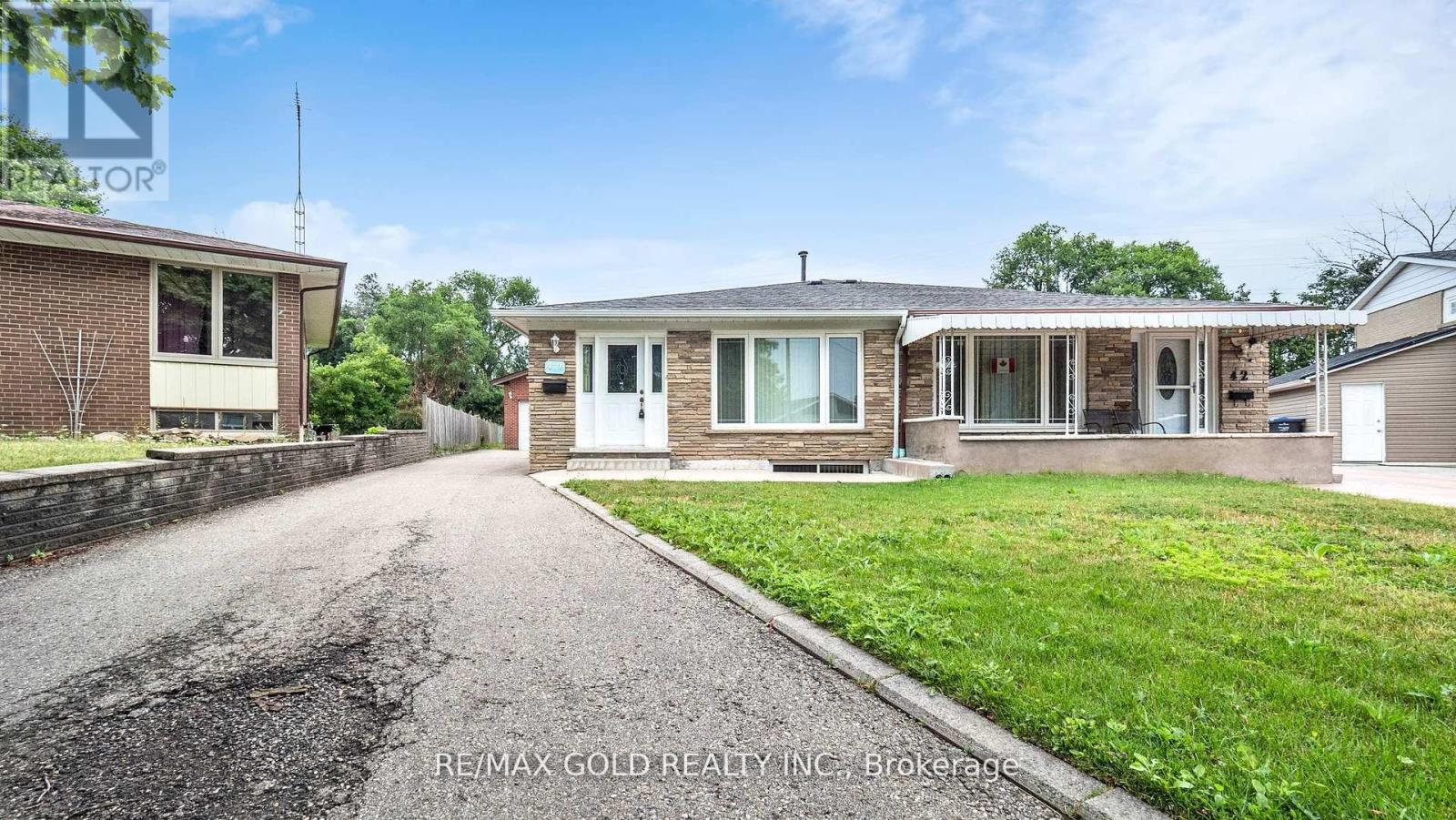 44 Chatsworth Dr, Brampton, ON L6X 2L9
