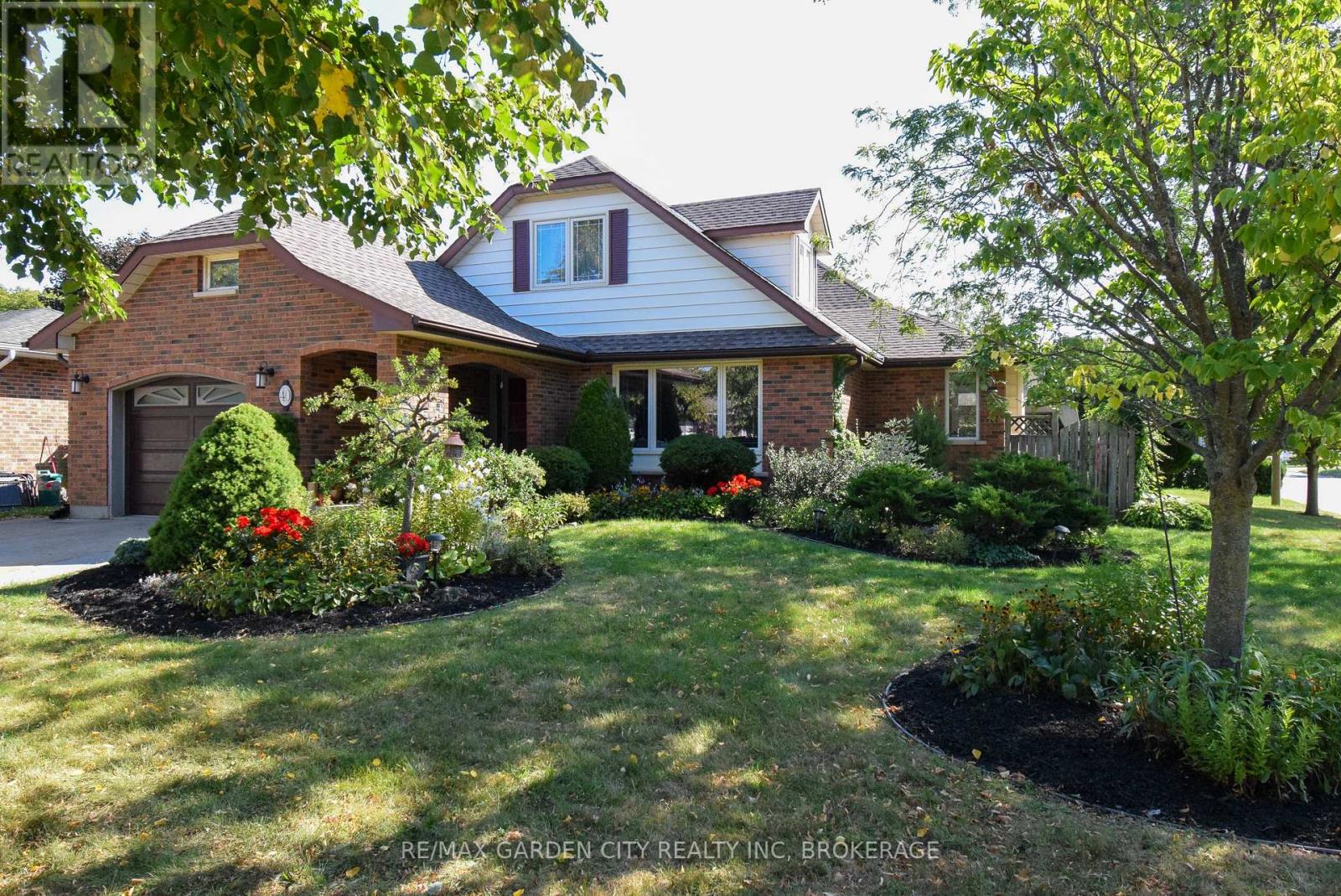 40 Belair Dr, St. Catharines Port Dalhousie, ON L2N 6X9