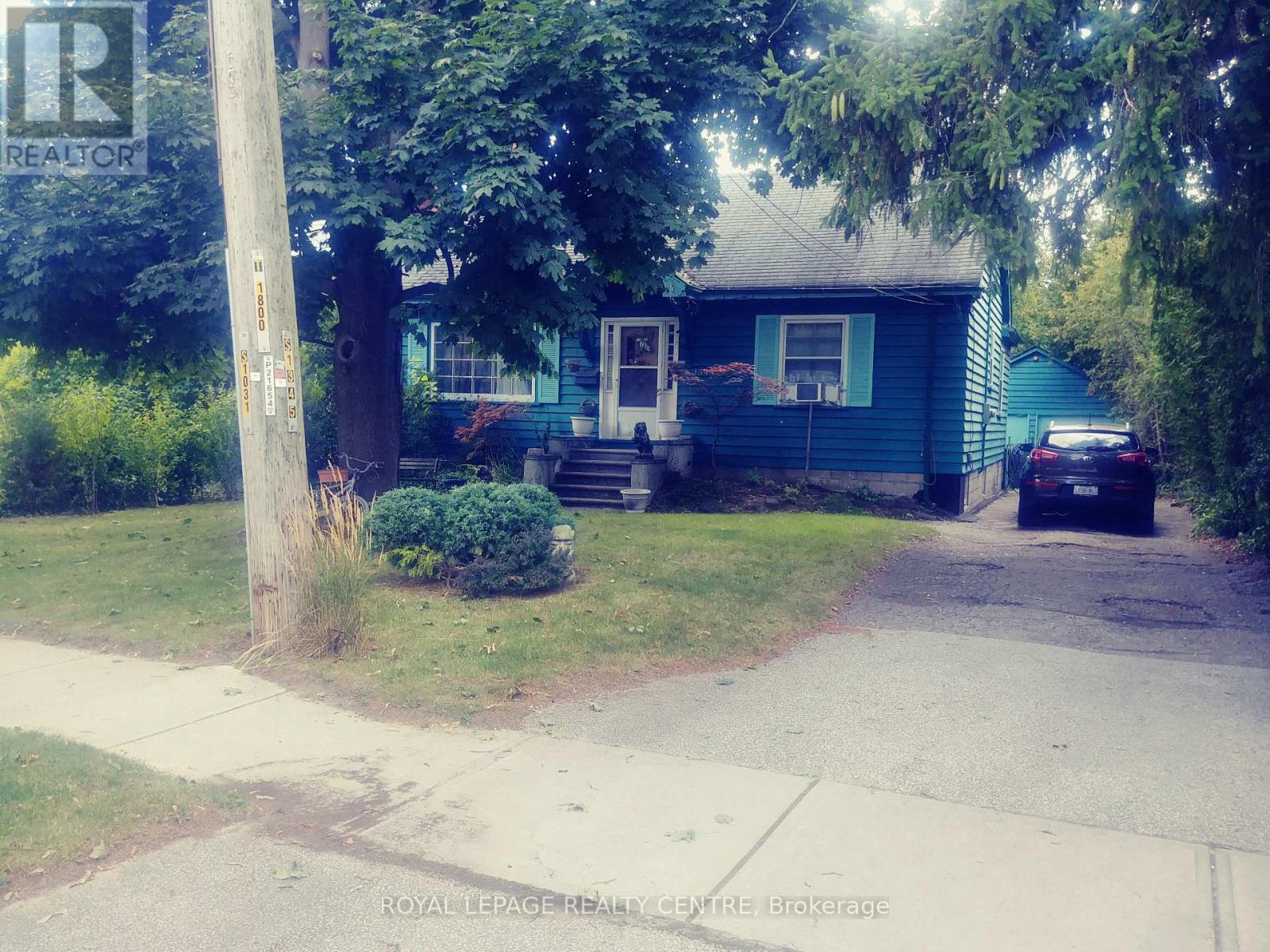 1544 Cawthra Ct, Mississauga, ON L5G 4L2