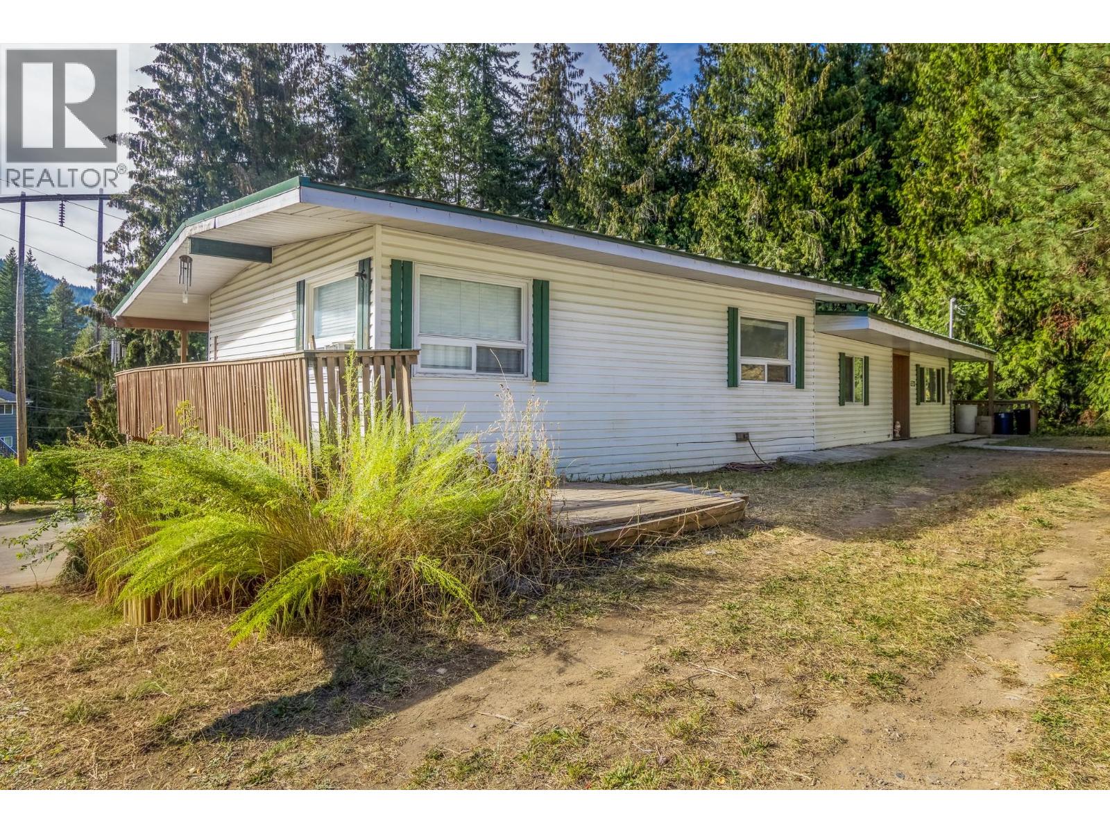 5246 Mayfair Rd SE, Salmon Arm, BC V1E 2P8