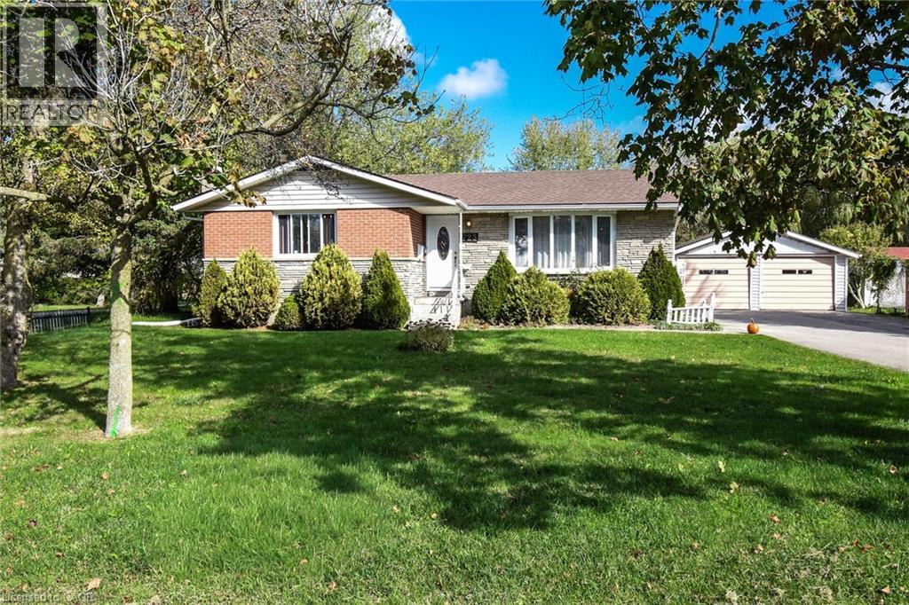 725 Cross St W, Dunnville, ON N1A 1N6