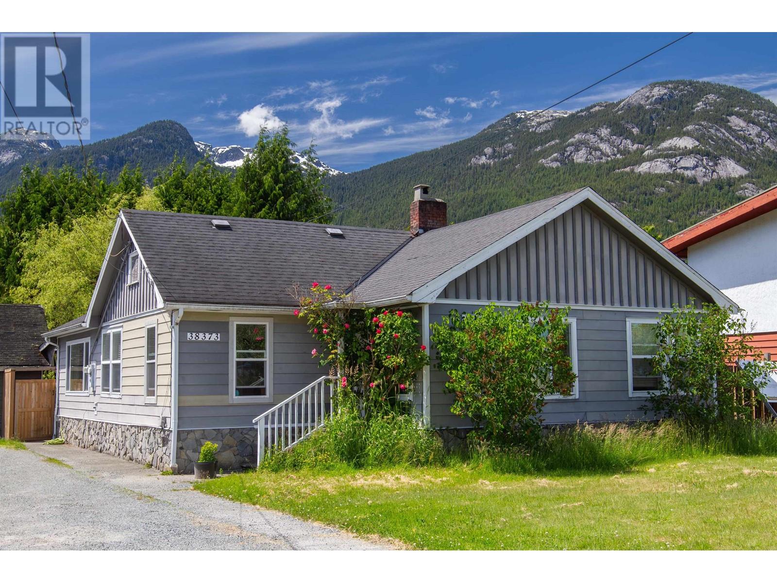 38373 Buckley Ave, Squamish, BC V8B 0A5
