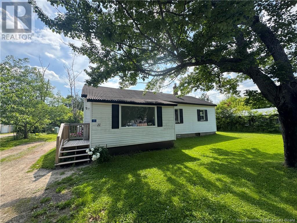 11 Third St, Petitcodiac, NB E4Z 4W7