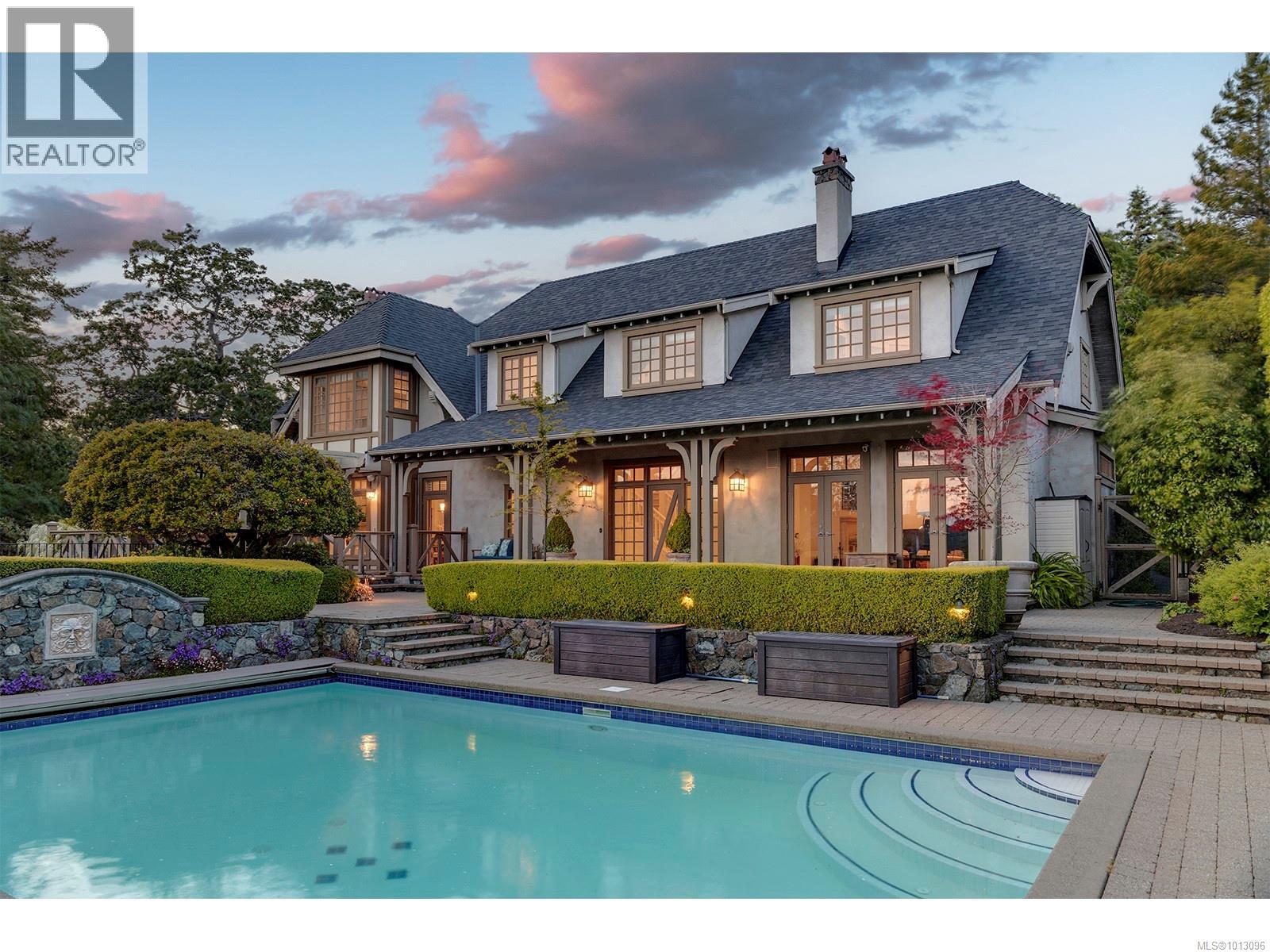 2766 Sea View Rd, Saanich, BC V8N 1K8