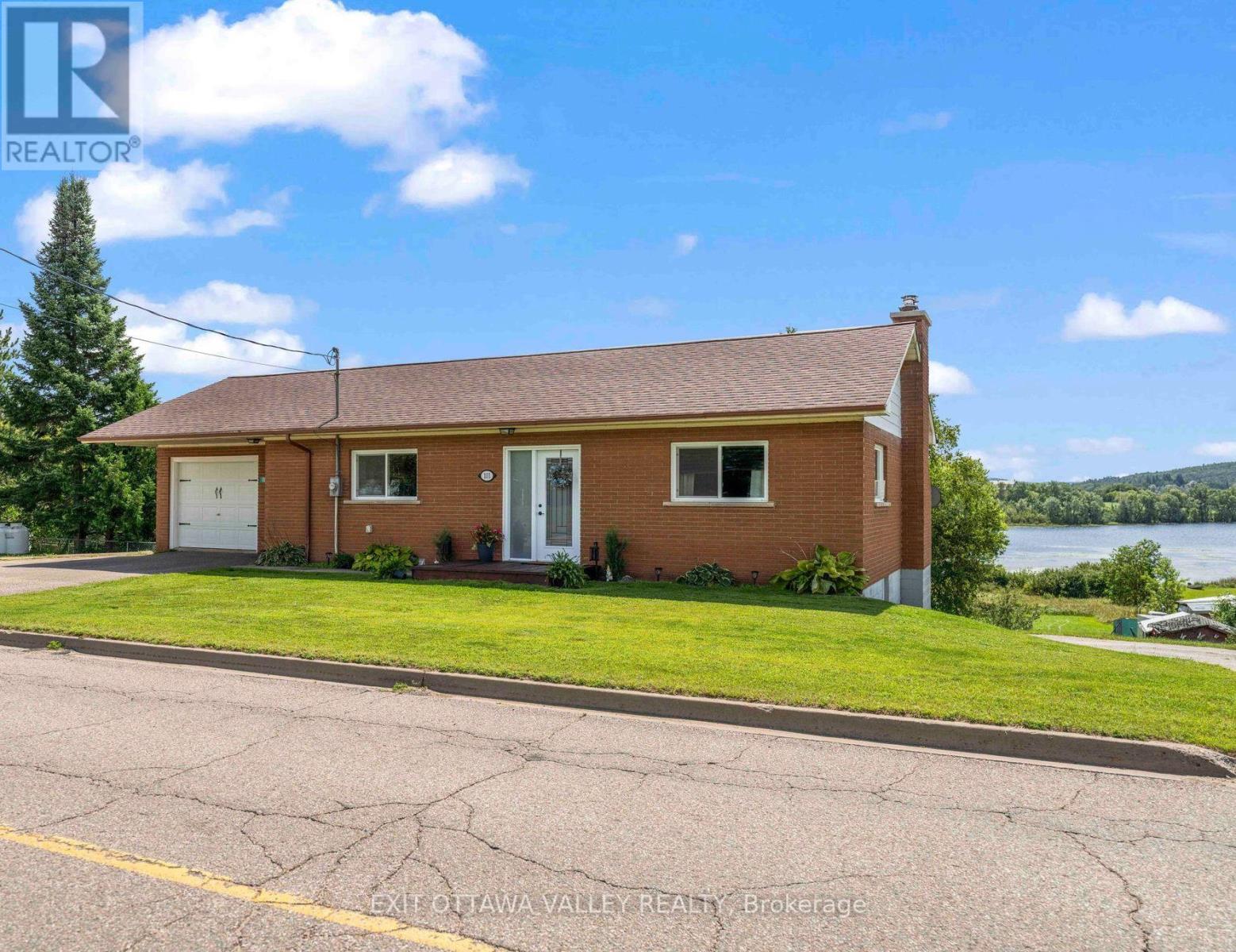 101 Siberia Rd, Madawaska Valley, ON K0J 1B0