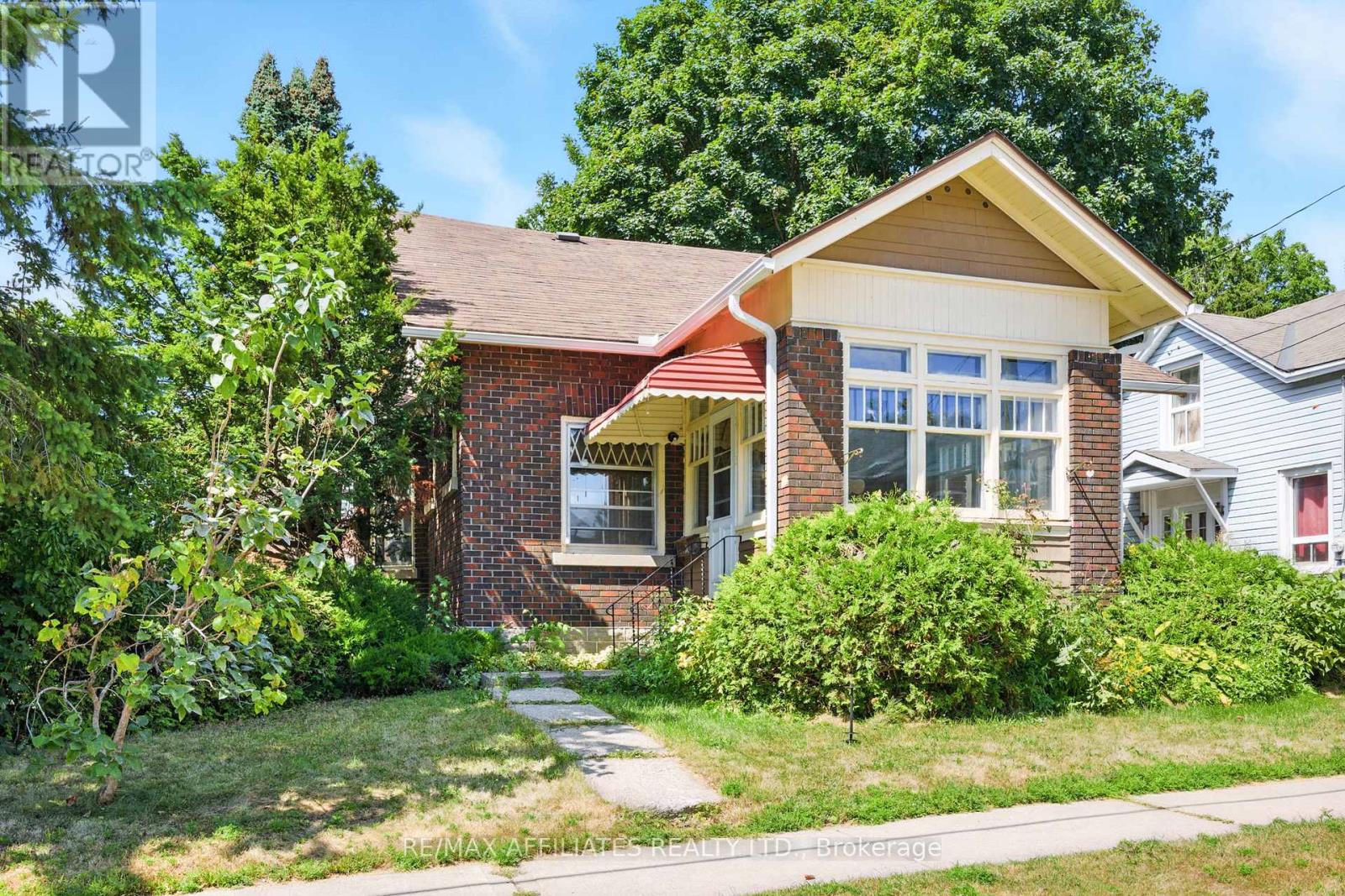 88 Main St E, Smiths Falls, ON K7A 1A9
