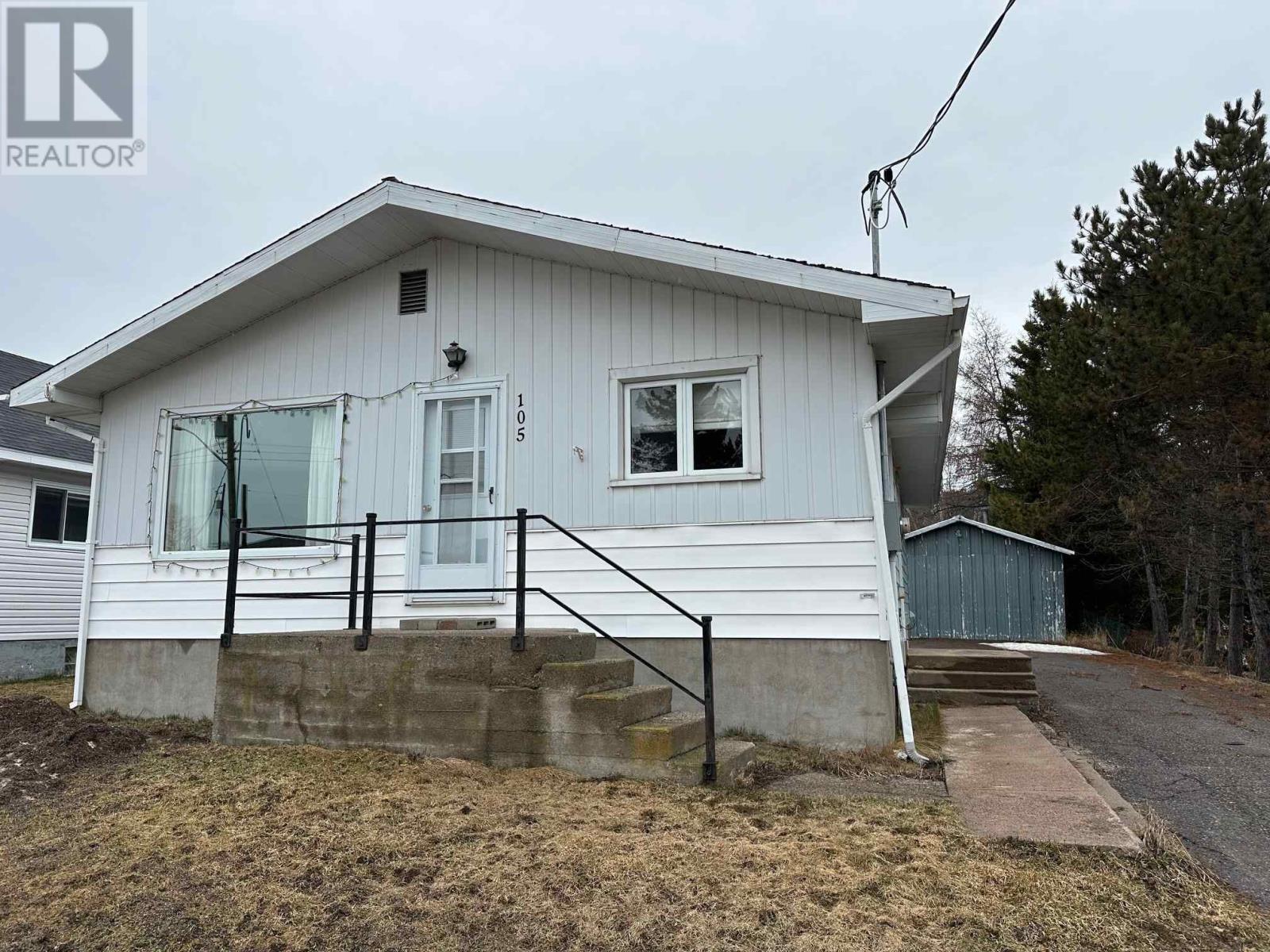 105 Columbia St, Schreiber, ON P0T 2S0