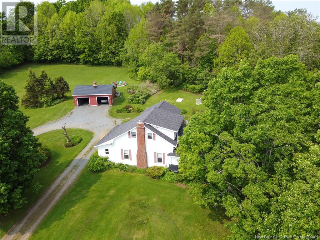 124 Riverview Dr, Florenceville-Bristol, NB E7L 3M3