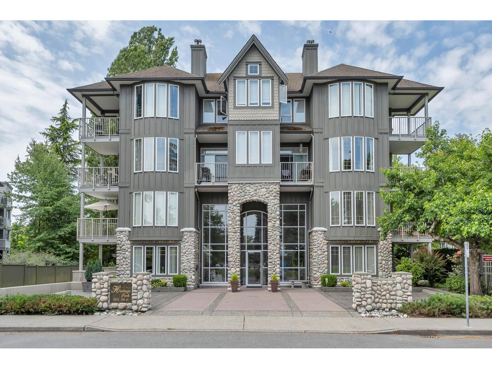 5475 201 Street Unit 207, Langley, BC V3A 1P8