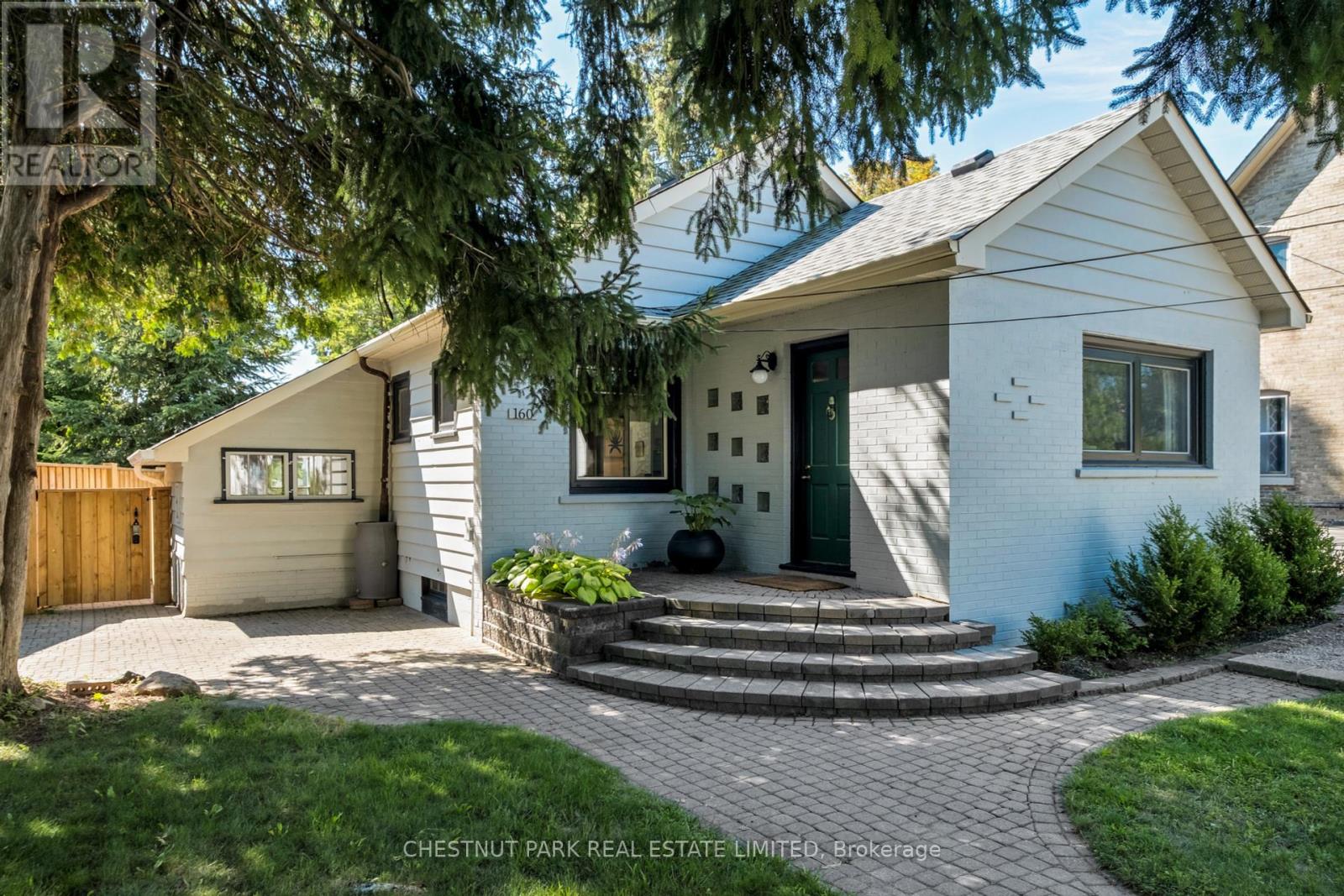 160 Victoria Dr, Uxbridge, ON L9P 1H2