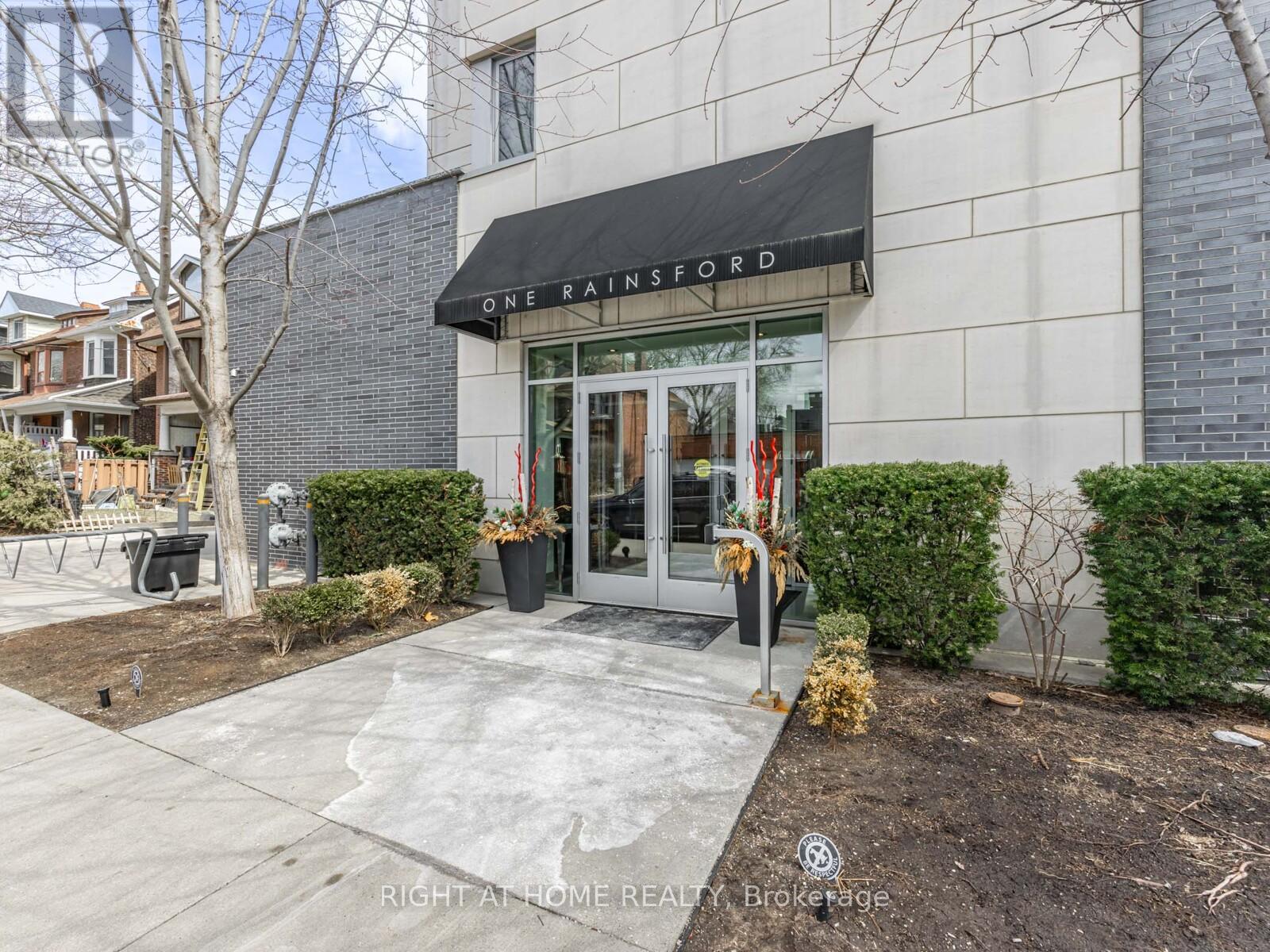 204 1 Rainsford Rd, Toronto, ON M4L 3N5