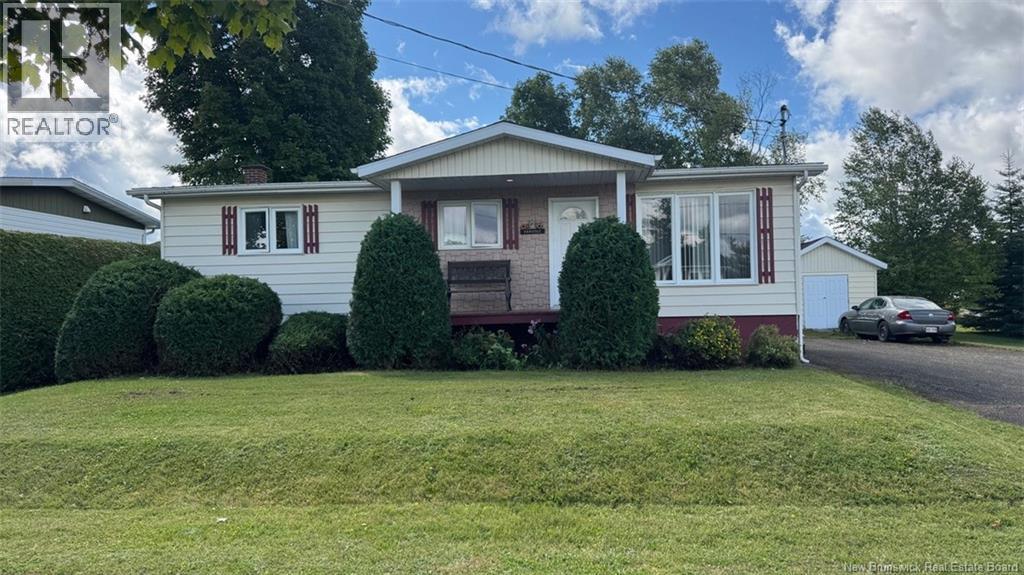 17 Cyr St, Saint-Quentin, NB E8A 1L6