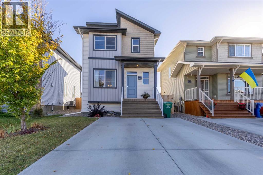 805 Greywolf Run N, Lethbridge, AB T1H 7G2