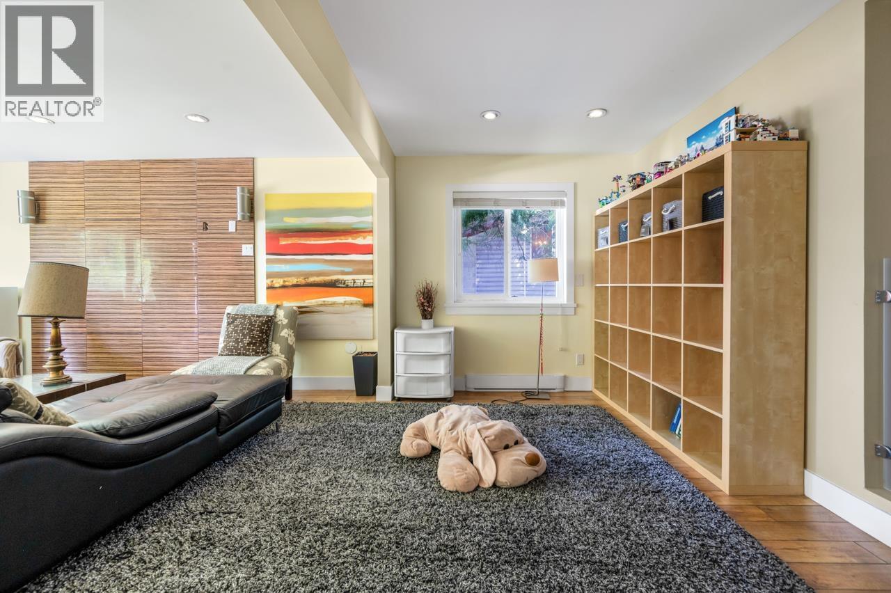 7814 Rosewood St, Burnaby, BC V5E 2H1
