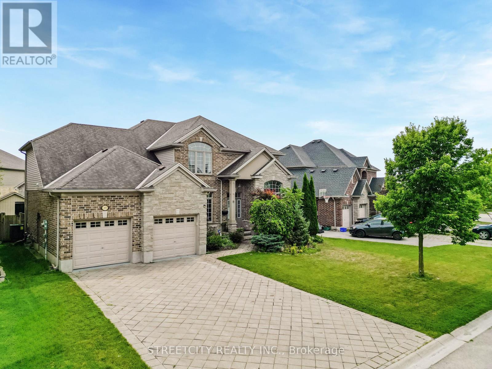 357 S Carriage Way, London, ON N6G 0B4