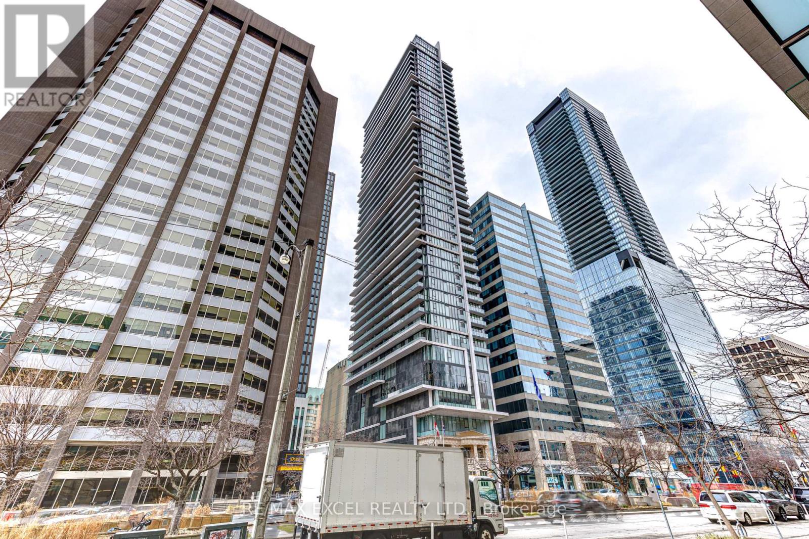 1705 426 University Ave, Toronto, ON M5G 1S9