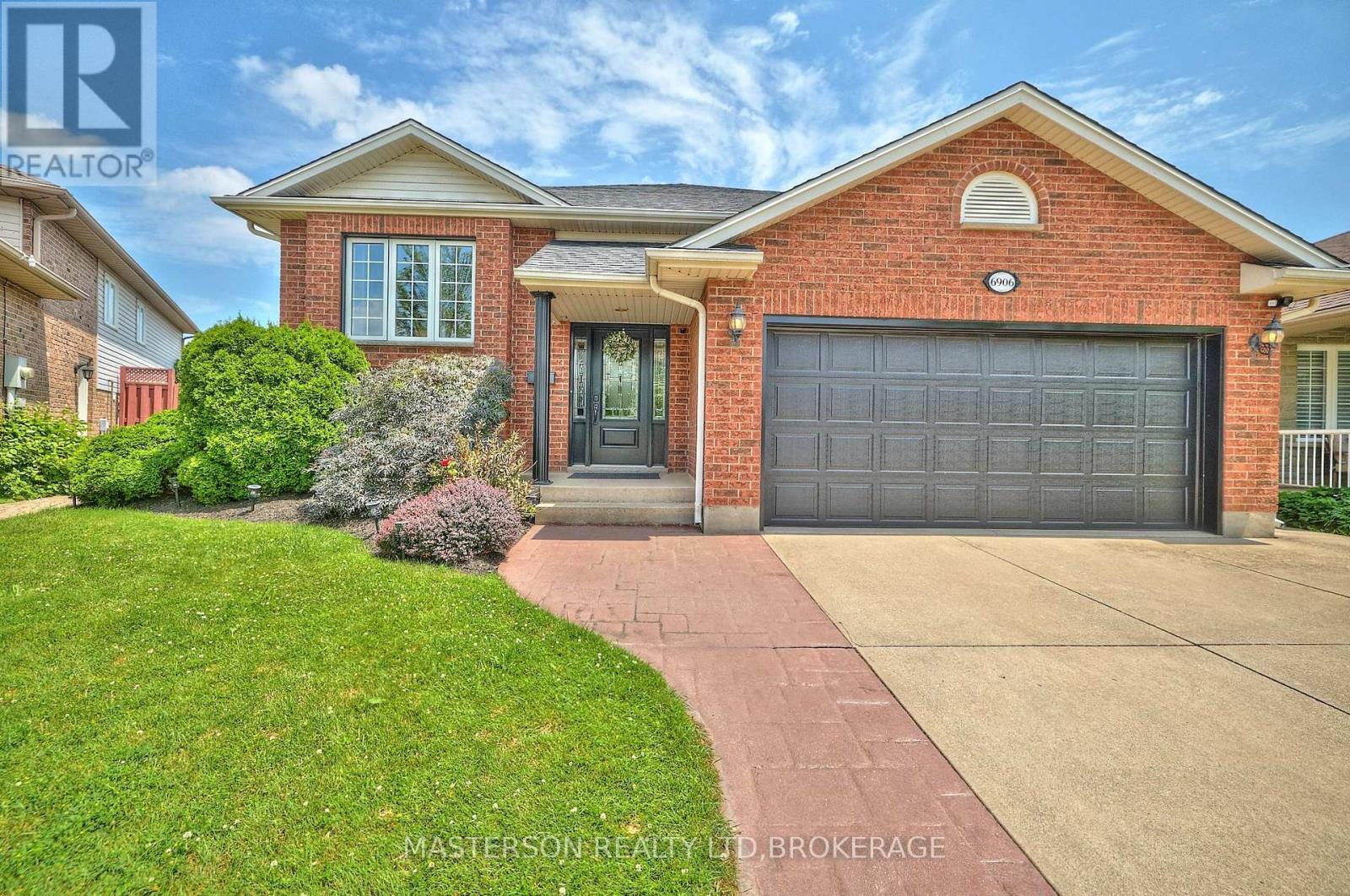 6906 Kelly Dr, Niagara Falls, ON L2H 3J7