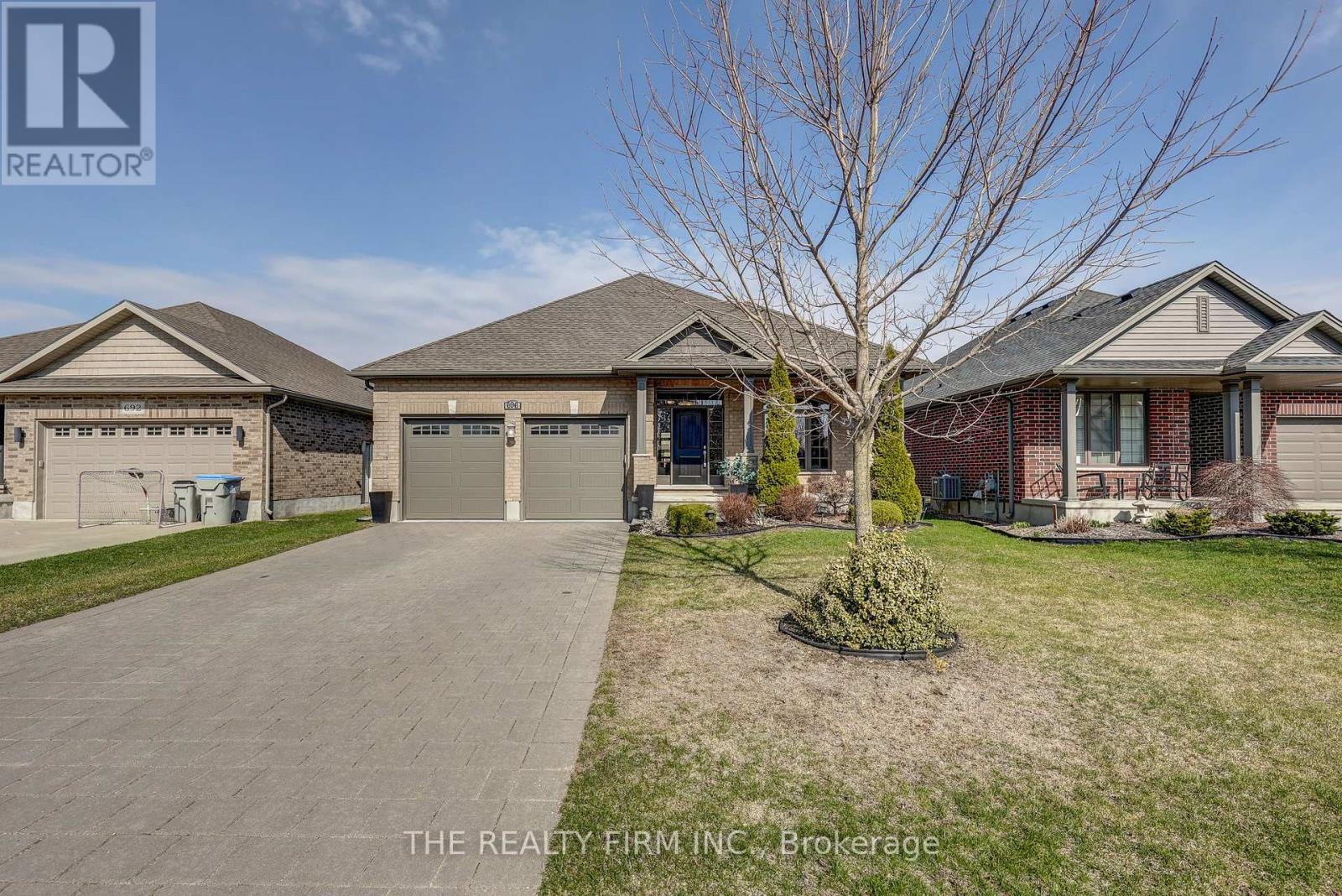 696 Bennett Cres, Strathroy-Caradoc, ON N0L 1W0