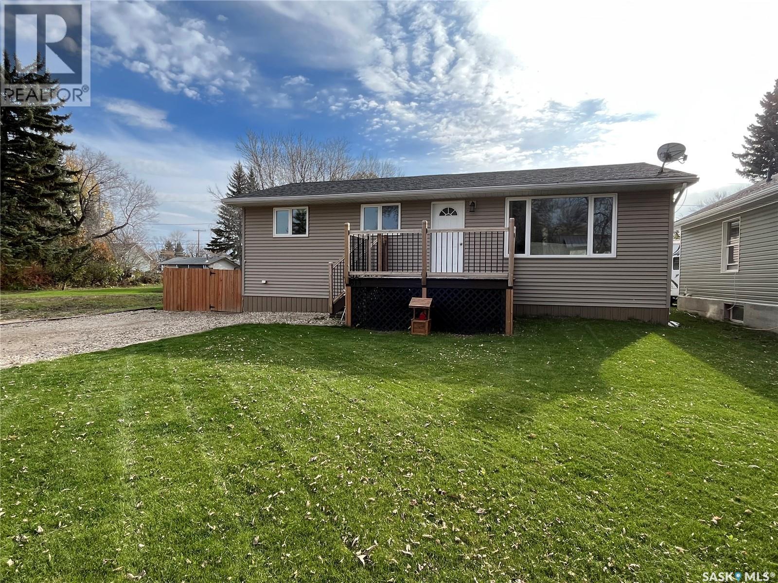 813 Moose St, Moosomin, SK S0G 3N0