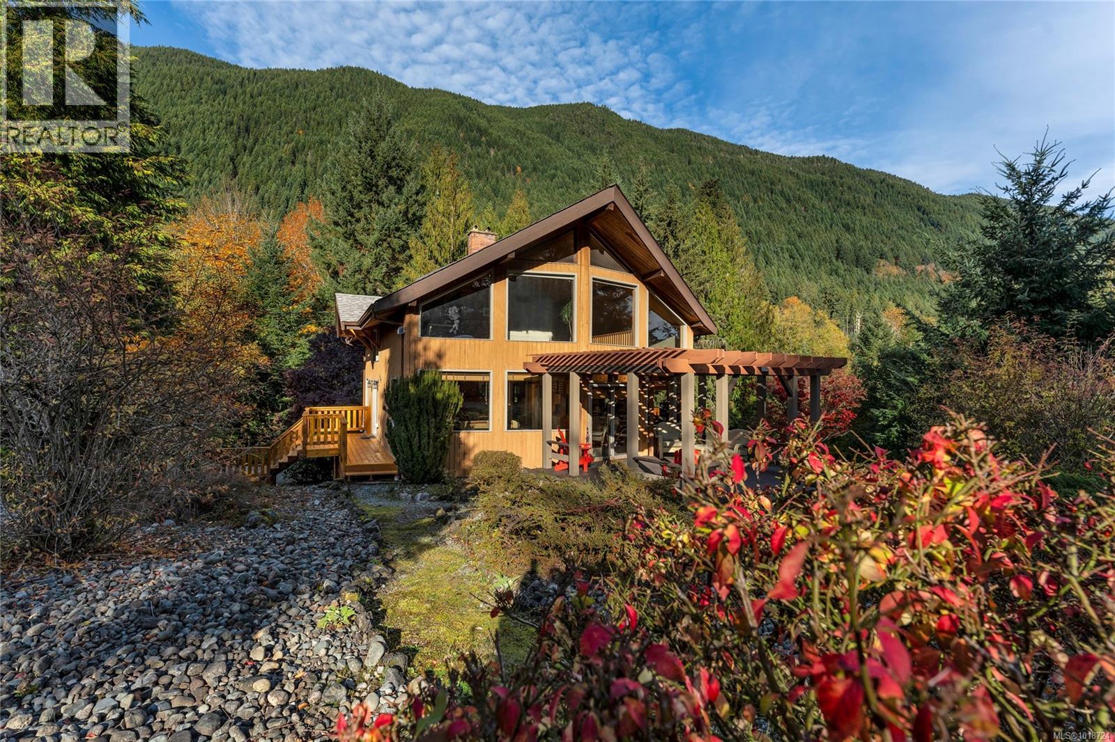 8105 Miracle Close, Youbou, BC V0R 3E1