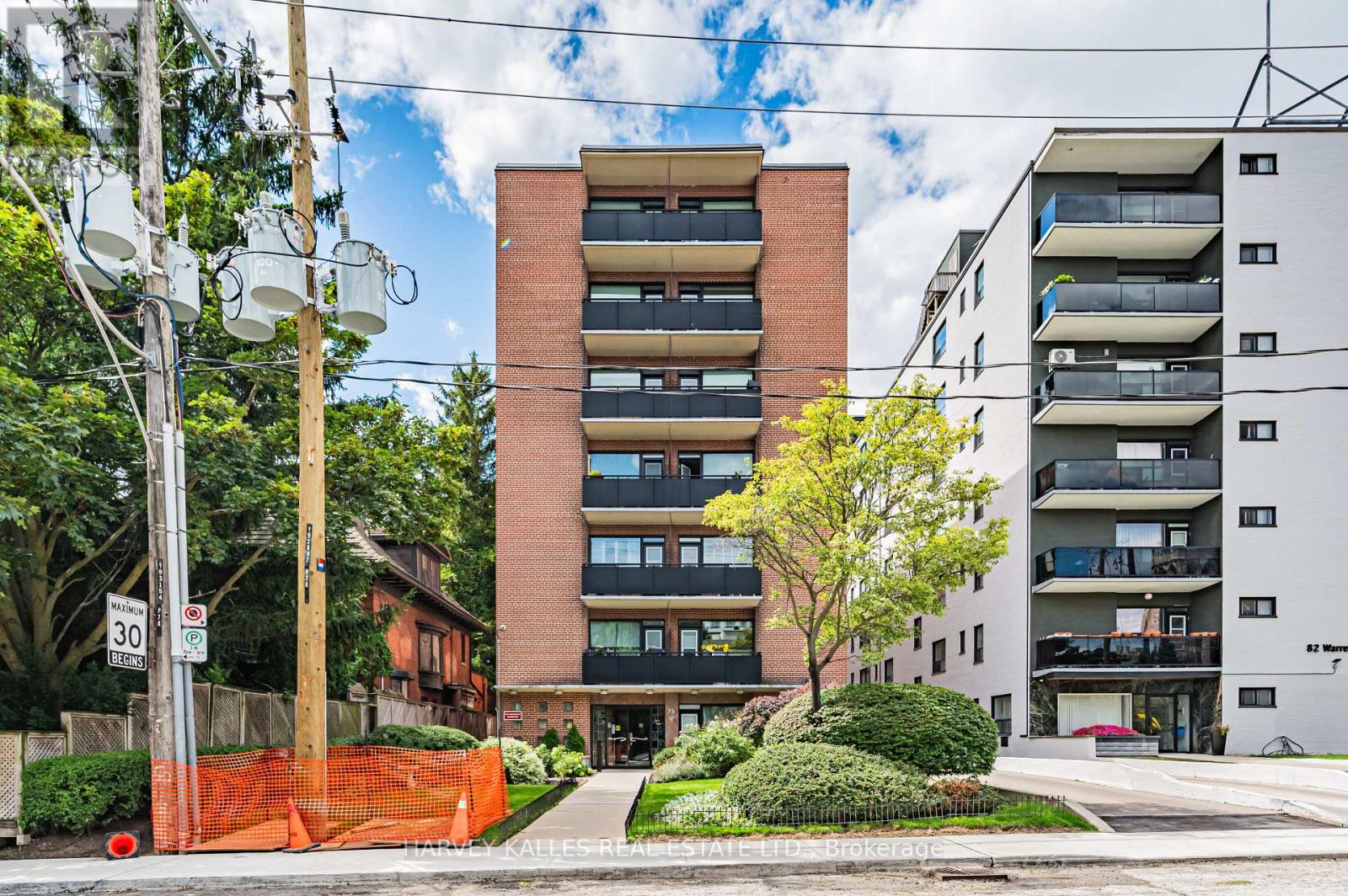706 78 Warren Rd, Toronto, ON M4V 2R6