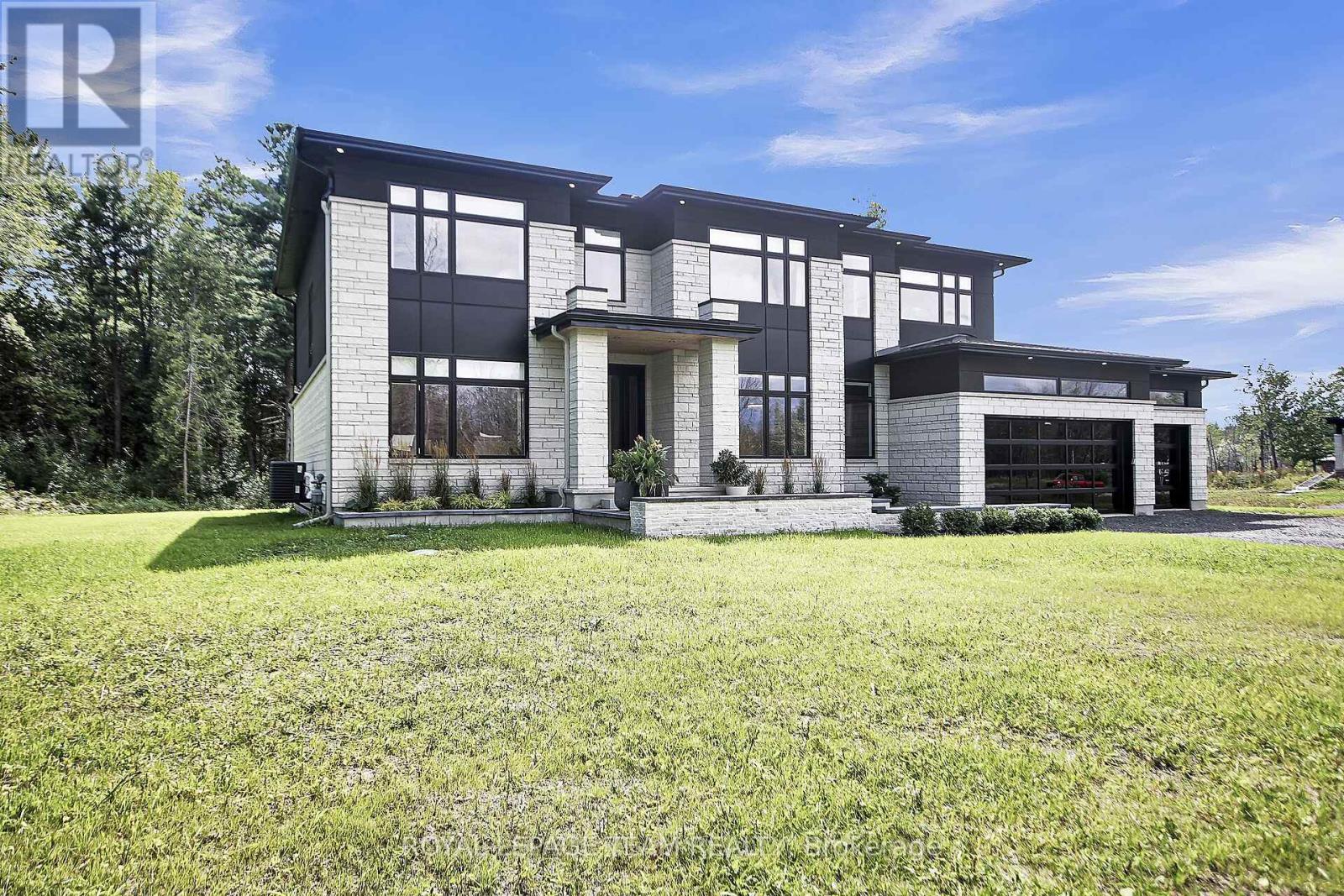 5852 Red Castle Rdg, Ottawa, ON K4M 0A7