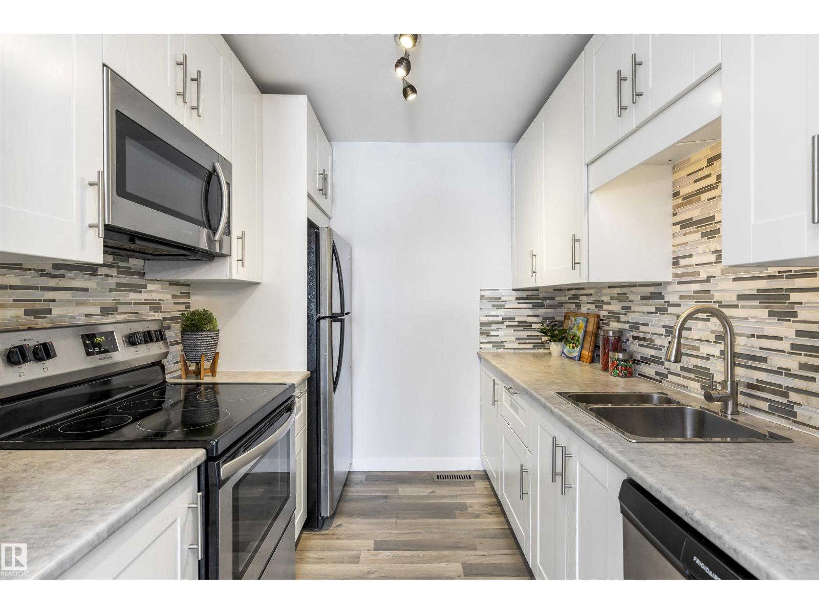 109 St Nw Unit 17129, Edmonton, AB T5X 3E2