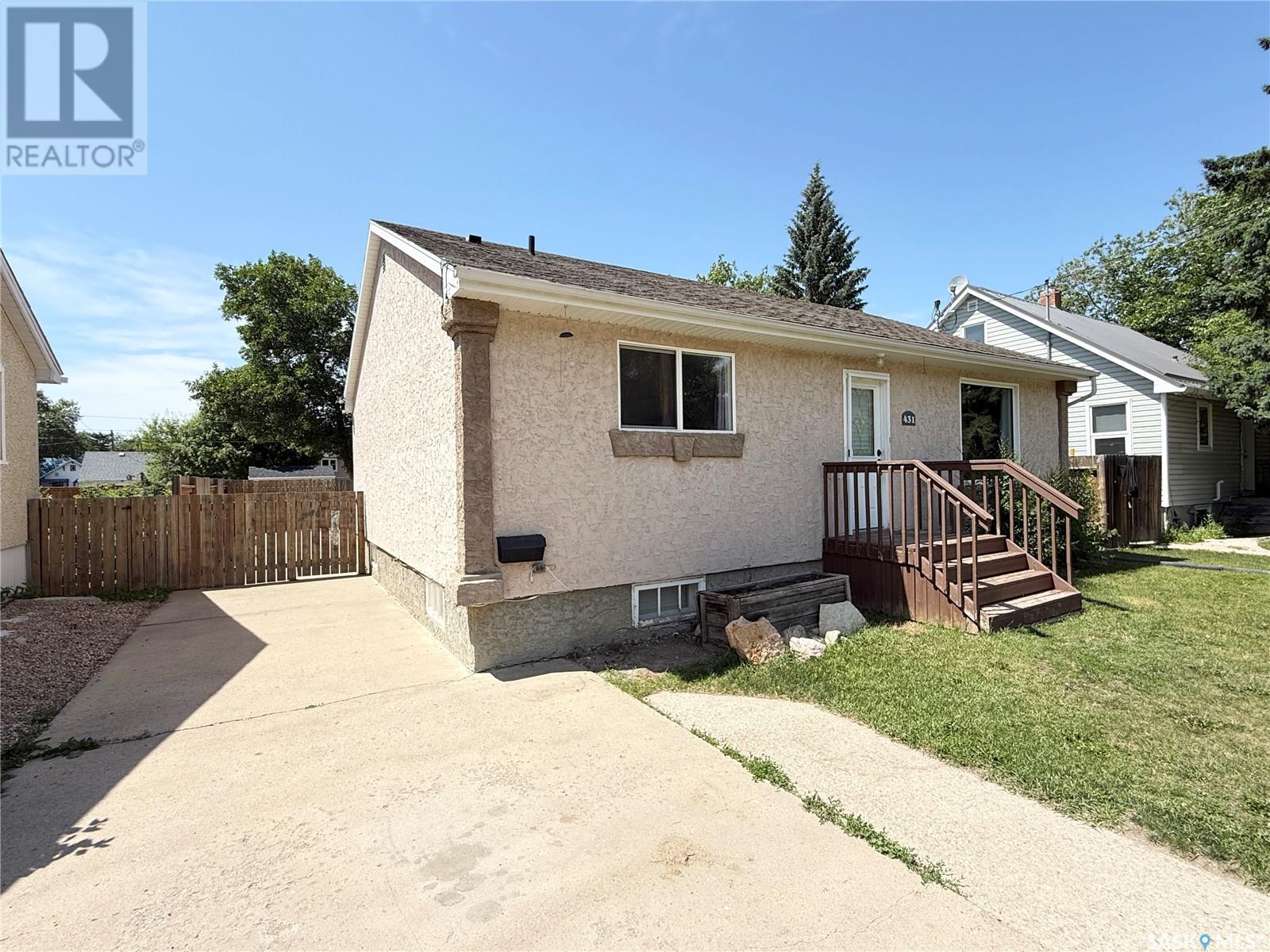 431 Albert St, Weyburn, SK S4H 1G4